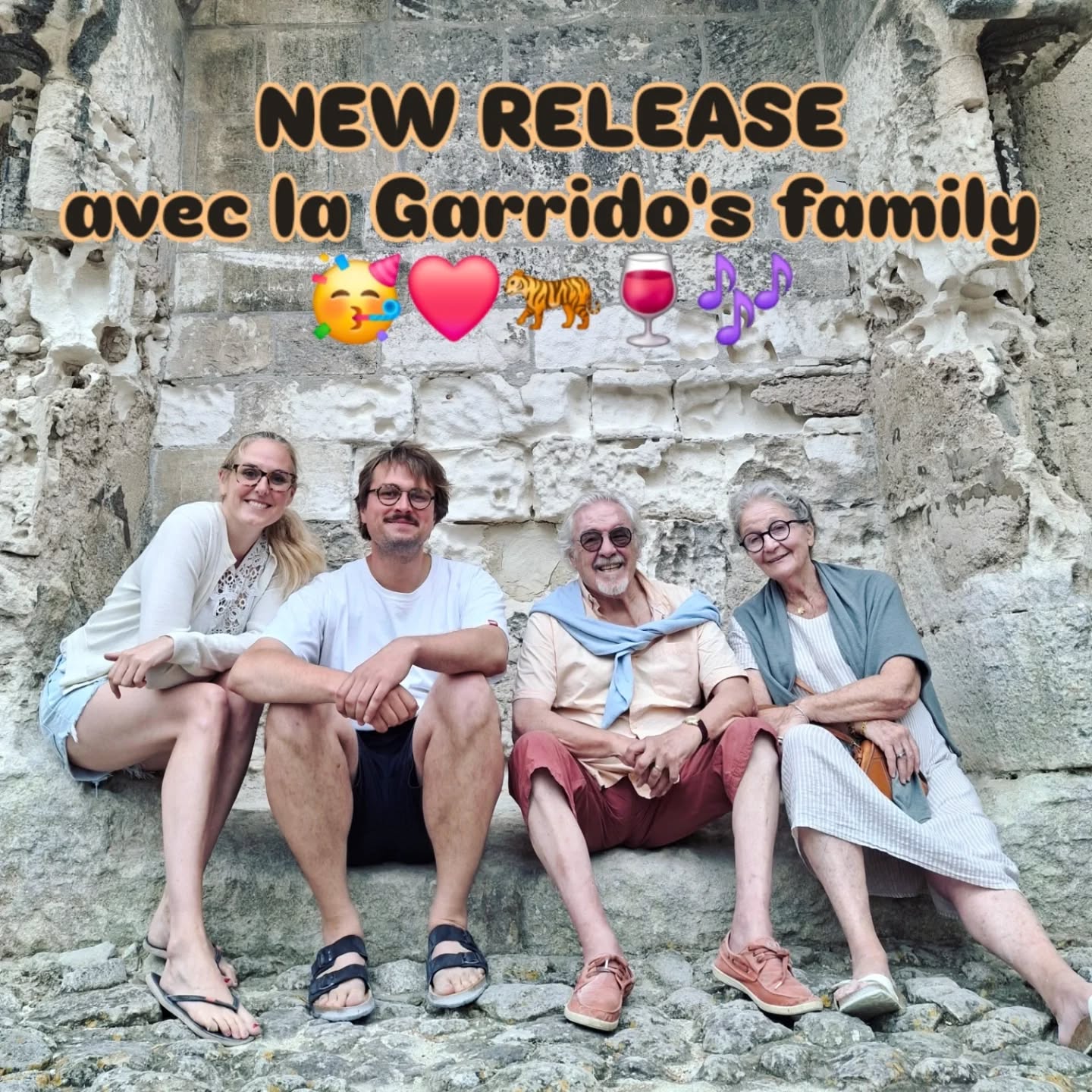 🎶 Neu auf Note One
Vanitas Vanitatum – Transience in 17th Century Italian Music
📀 Album-Release: 07.11.2025
🎧 Erste Single jetzt digital erhältlich: Virgilio Mazzocchi – “Fumo è la nostra vita”
Ein schillernder Blick in die Seele des barocken Rom: Vanitas Vanitatum vereint Meisterwerke von Carissimi, Domenico und Virgilio Mazzocchi sowie Marazzoli – prächtig, ergreifend, von tiefer Symbolkraft.
Im Zentrum steht das ewige Spannungsfeld zwischen Carpe Diem und Memento Mori: Musik voller Glanz und Lebenslust, die zugleich von der Vergänglichkeit alles Irdischen kündet.
Die Sängerinnen und Sänger der Rencontres Baroques de Montfrin entfalten gemeinsam mit einem farbenreichen Instrumentalensemble eine Palette vom intimsten Solo bis zum doppelchörigen Prunk.
Gabriel Garrido, einer der bedeutendsten Spezialisten für italienische Barockmusik, führt sein Ensemble mit unvergleichlicher Intensität, historischer Expertise und poetischem Ausdruck.
Die Aufnahme lässt Roms geistige und musikalische Welt des 17. Jahrhunderts neu lebendig werden – zwischen Katakomben und Palästen, Totentanz und klingender Pracht.
Vanitas Vanitatum – eine musikalische Meditation über die Schönheit des Augenblicks und die Gewissheit seiner Flüchtigkeit.
Die neue Single „Fumo è la nostra vita“ von Virgilio Mazzocchi öffnet den Blick auf ein musikalisches Universum, in dem Schönheit und Vergänglichkeit untrennbar verschmelzen.
➡️ Zur Musik:
https://lnk.to/FmqYHI3S