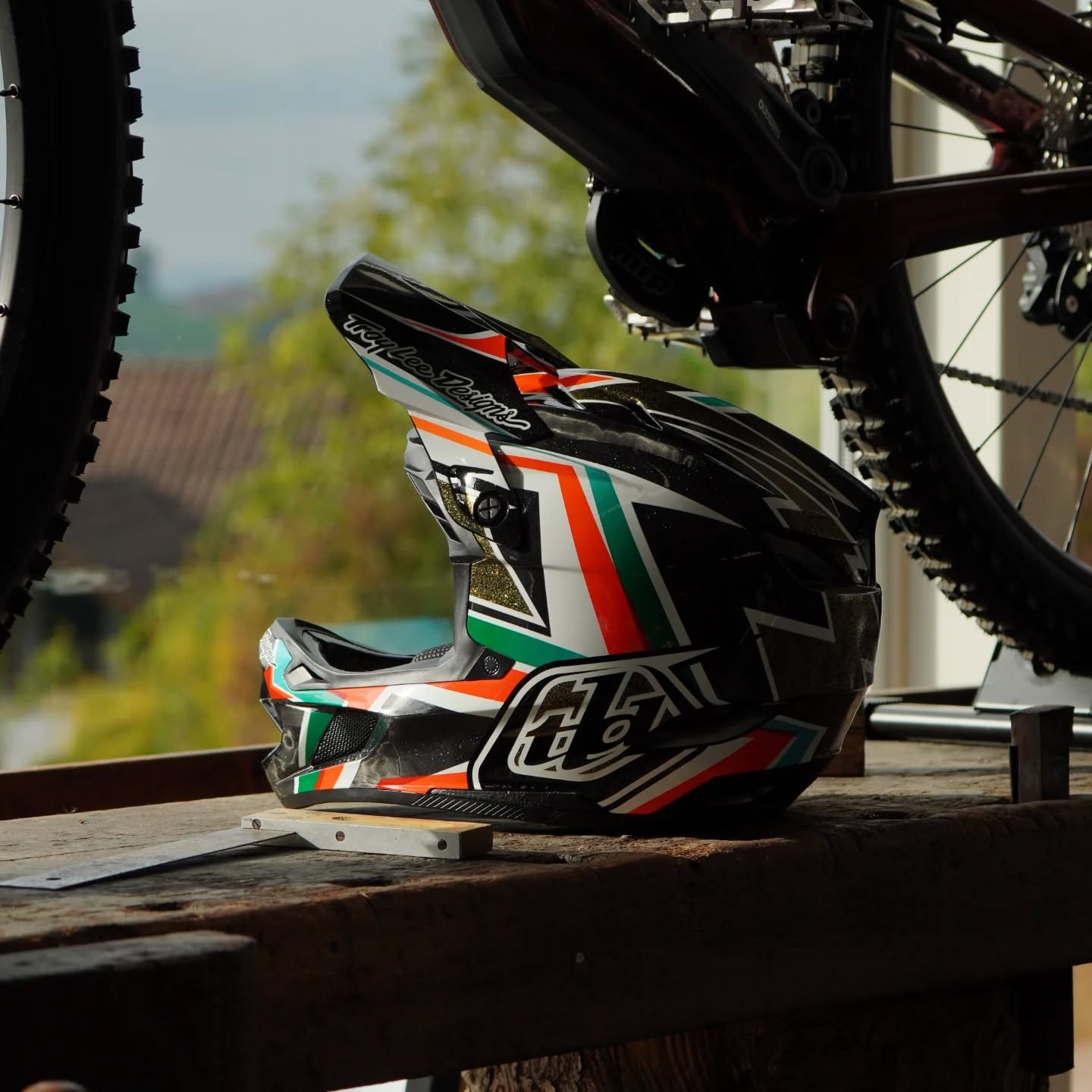 Schutz der auch richtig geil aussieht 🤩
TROY LEE CARBON
@troyleedesigns
Wir haben viel Helme bei uns im Shop und live sehen sie noch besser aus.
5 Etagen alles was dein Fahrrad-Herz begert.
#troyleedesigns#troylee#mtbswitzerland#waldeggtrail#herisau#gossau#sanktgallen#winterthur#mtbenduro#lifebehindbars#downhillmtb