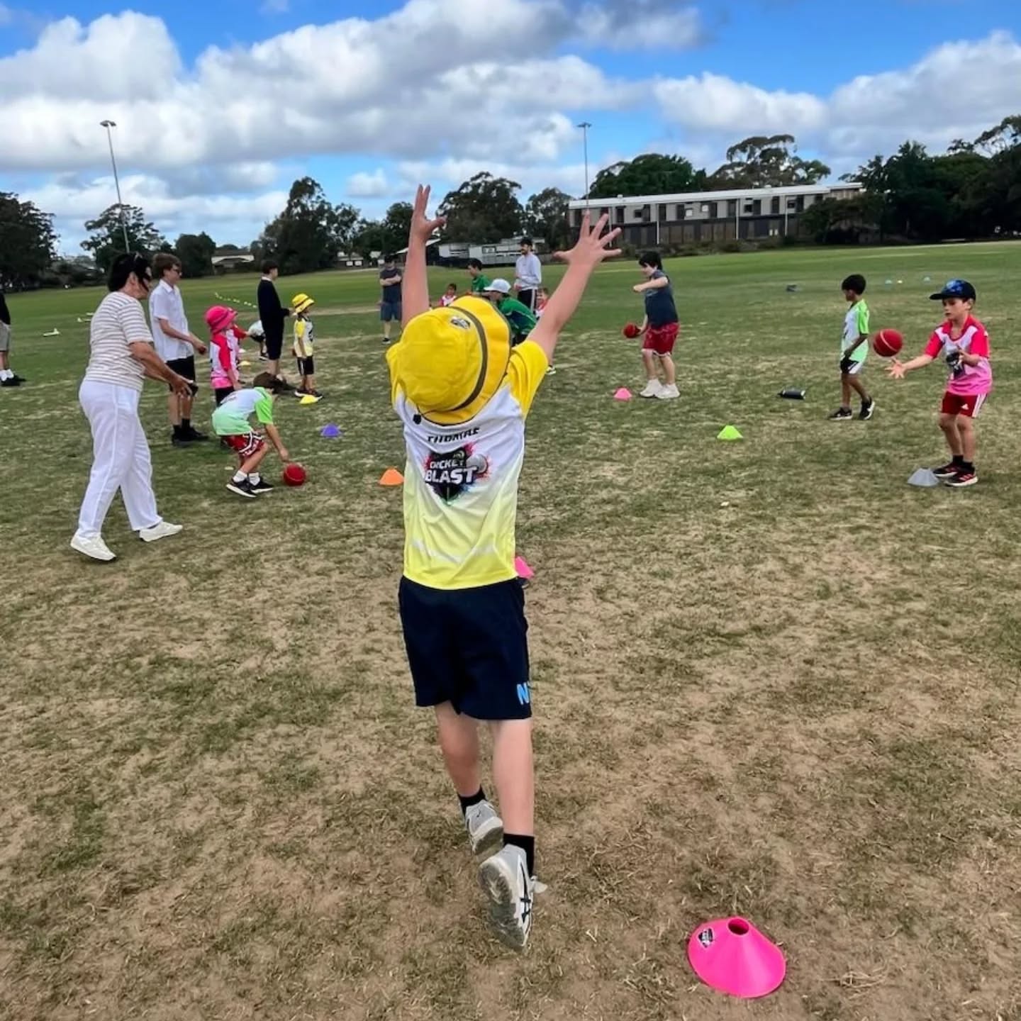 Friday afternoon Blast skills kicked off today.
A massive thank you to Ben ( 16 Thunder ) , Dan,Sam,Eddie,James and Jay ( 15 Sixers ) for putting their hand up to run the session.
From all reports it went well and want to help when needed in future
Well done boys
#peninsulacricketclub #woolworthscricketblast