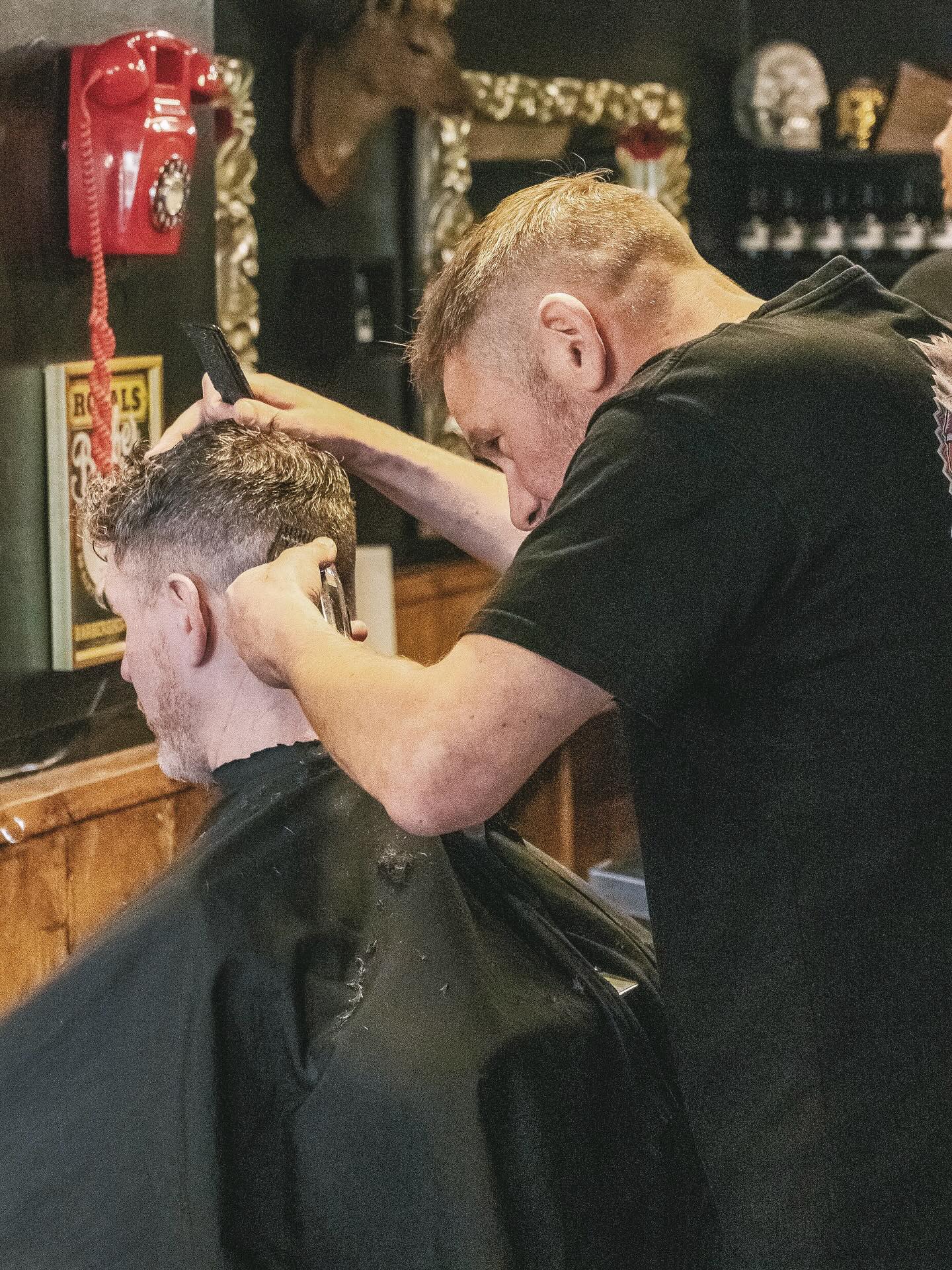 The short back and sides ; a firm favourite among our customers and a timeless look that never goes out of style.
#barbershoproyals #royalsbarbershop #shortbackandsides #customerfaves
