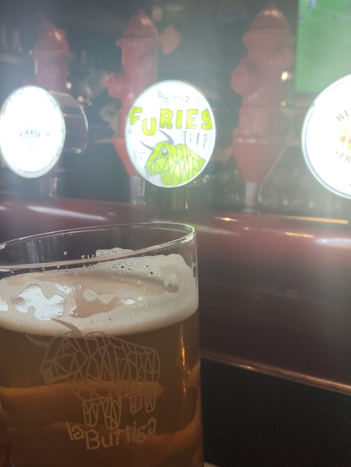 Come vedi il bancone dopo la quarta Furies’ Trip alla @birreriaoktoberfestre #BEVICOMEUNTORO