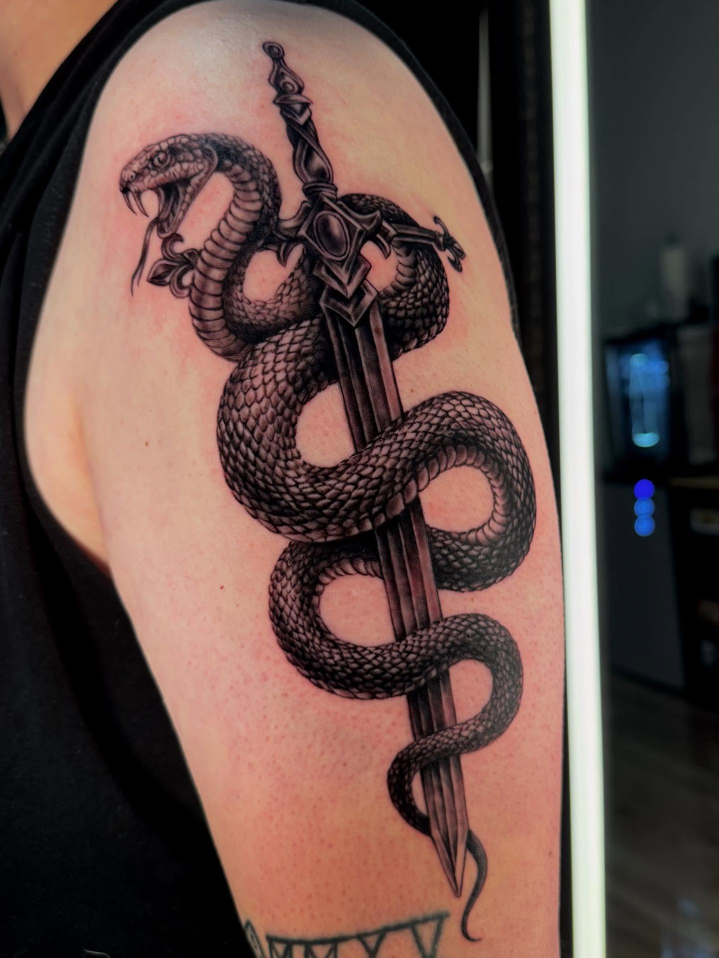My longest tattoo session so far for @daddy.gzus 🙏🏼
Done in August 2025 :)
Learning Moment #6: After learning more and more about the tattoo industry, there’s one thing I NEVER want to succumb to: my own ego. My mentor taught me early on that this industry is full of narcissists and egomaniacs who think they walk on water because of how talented they are, and they’ll purposely treat others, even their own clients, like absolute garbage. I know for a fact - that could never be me. Growing up, I’ve always stayed pretty humble about my abilities and accomplishments, but I also recognize that my drive and my hard work are what help me reach whatever goal I set for myself. And that goal post continues to move forward every day, because there will never be a day when I can’t improve. 
My mentor constantly tells me that I’m doing an exceptional job for a first year artist, and although I appreciate and respect his judgment as a veteran artist himself, I never want his compliments to get to my head. Positive feedback is an amazing feeling, but constructive feedback keeps me growing. I tattoo with confidence because I want my clients to love the art I create for them, but I truly hope that my confidence is never mistaken for arrogance. I have so much more to do and so much left to learn as a tattooer, as an artist, and as a human. 
TLDR: stay humble🙏🏼
#tattoo #tattooartist #arizonatattoo #arizonatattooartist #femaletattooartist #ink #inktherapy #tattooideas #blackandgreyrealism #blackandgreytattoo #realismtattoo #snaketattoo