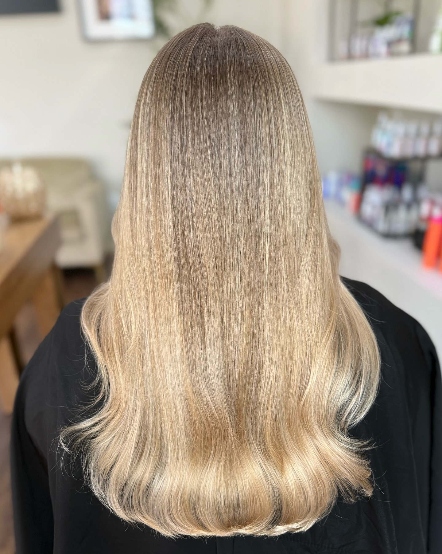 Smooth hair starts with hydration 💧 — keep it moisturized, protected from heat, and trimmed regularly for that silky finish✨
#capecoralhairstylist #fortmyershairstylist #swfl #blendedblonde #lowmaintenancehair
