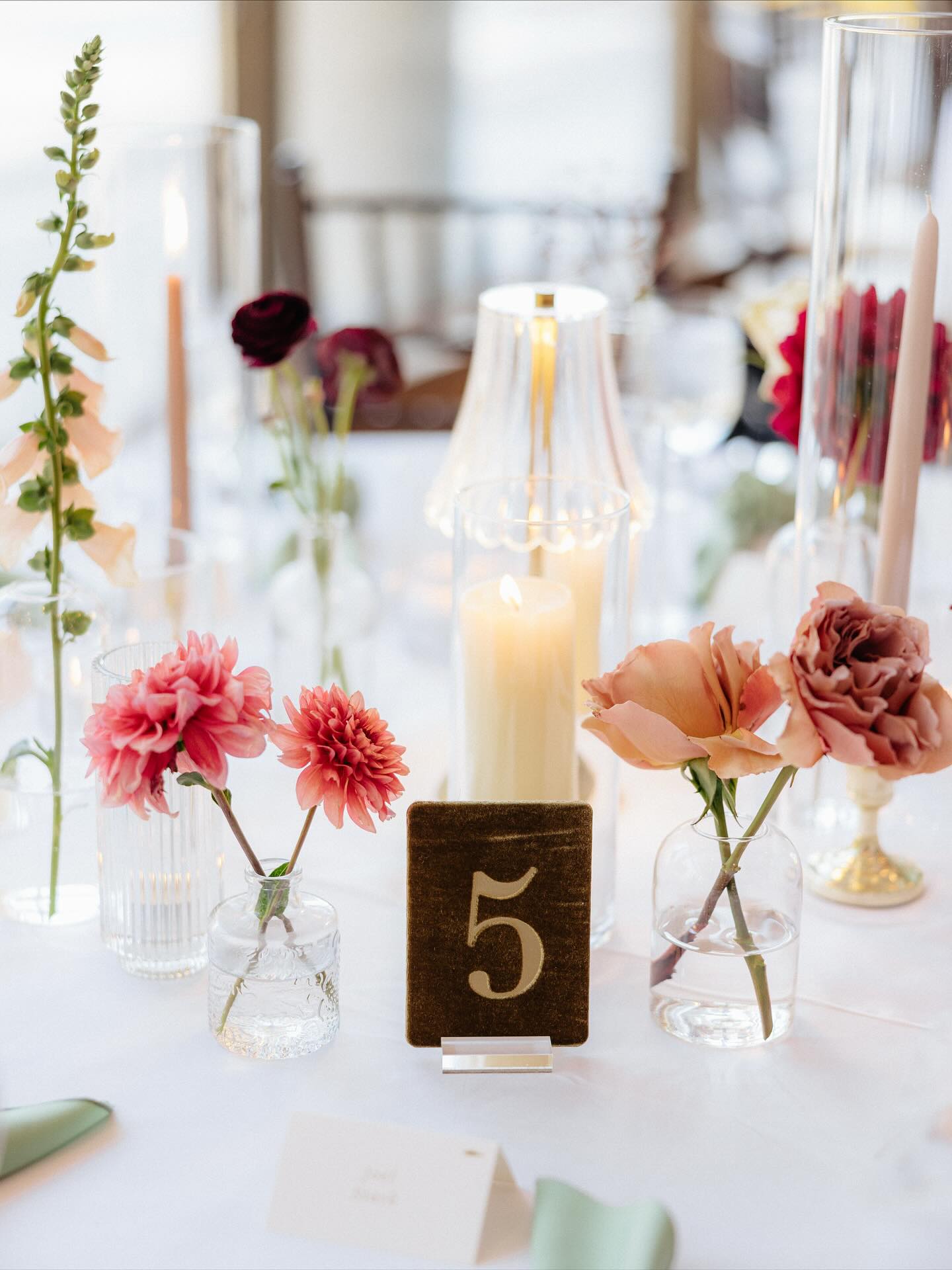 I probably sound like a broken record at this point but seriously one of my mini passions within floral design is table scapes!!! I love how much you can personalize and create a unique vision within tables. The right combo of candles, florals, and votives can elevate the room so much.
Photographer @jennypearlphotography
Venue: Cliff Lodge @snowbird
Menus: @mintedweddings
Bride: @alexalauren___
Videographer: @kallicovideo
HMUA @mariahannifinmakeup
String quartet: @artivastrings
DJ: @peaksoundut
Keywords
Utah Florist | Wedding Florist | wedding day | wedding inspo | wedding florals | 2026 wedding | fall wedding | fall wedding inspo | Utah wedding vendor