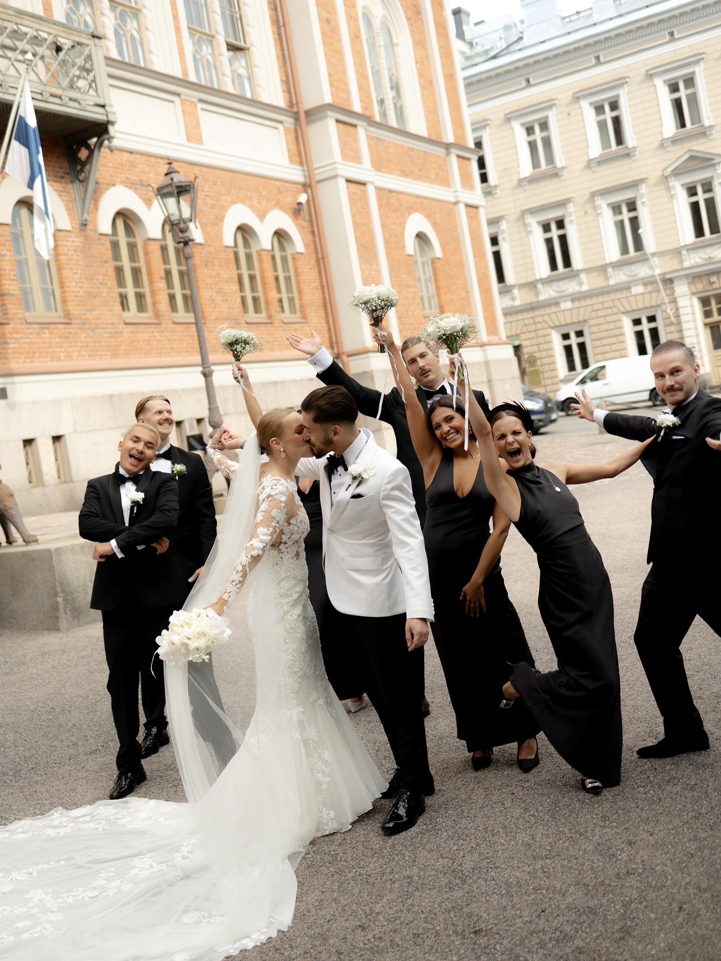 reposting cause these wedding party photos are so cool