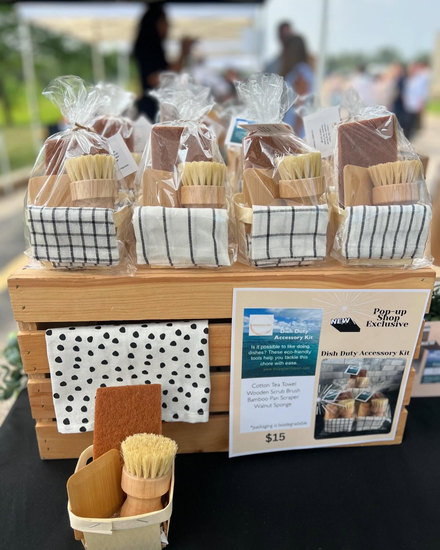 These dish duty kits were popular at our summer markets…should we run it back? ↪️🛍️☺️
With the holidays coming up, these would be a perfect hostess gift or stocking stuffer. Is it possible to enjoy doing dishes?!?
Tag who you would gift this to 🎁 or comment if you’d like to see these on the website. #shopgreenhaven #ecofriendly #dishduty #giftideas #stockingstuffers #smallbusiness #milwaukee