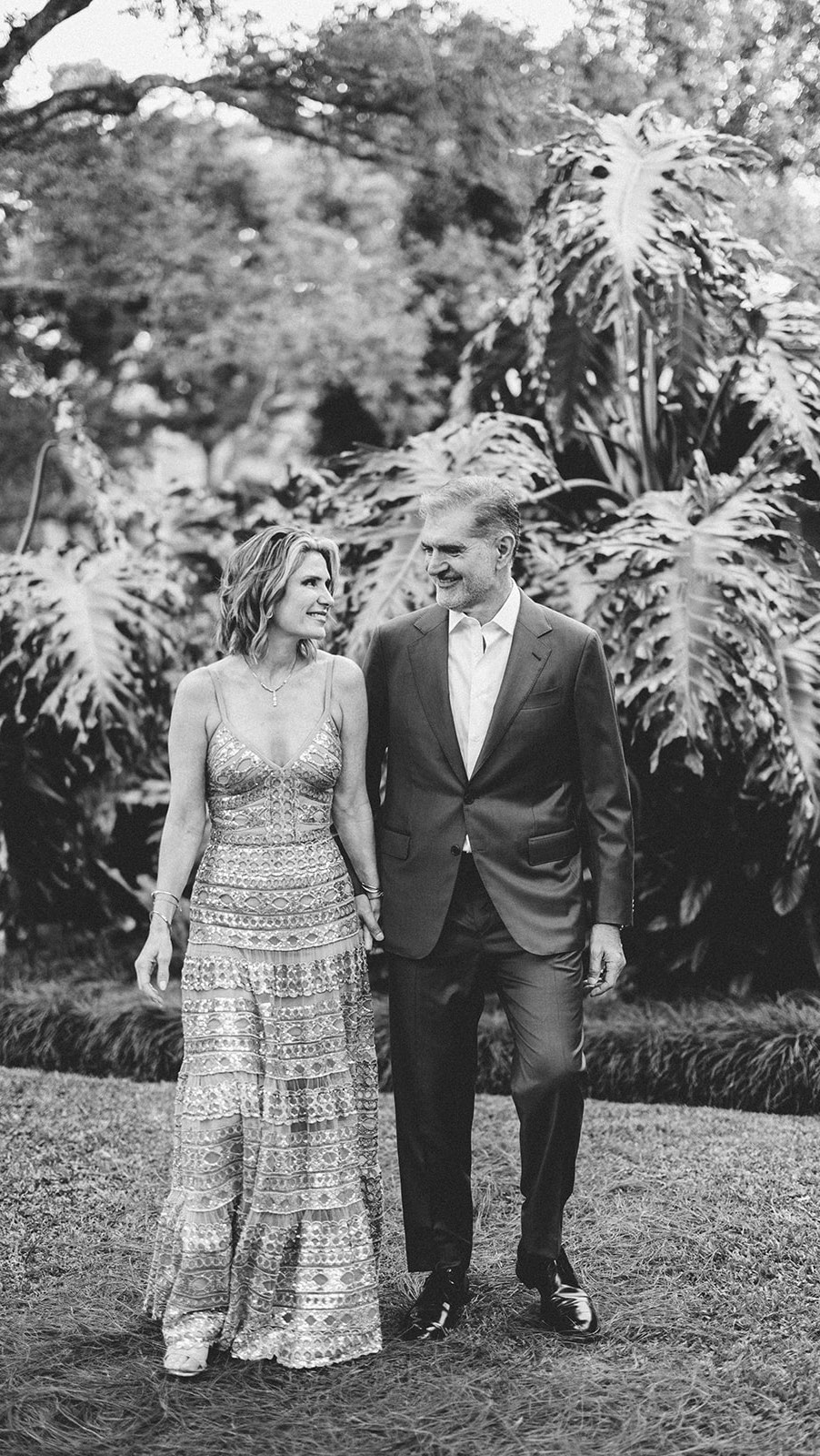 Last week I delivered an heirloom museum quality photo book for a very special couple. This time I did a custom luxurious design in a vertical format and cacao color. I absolutely loved how it turned out!
These photo books are such a special way to show off your wedding photos in a way that will last forever.
Remember you can order your prints anytime, even after your wedding…(they make for the best anniversary gifts!) All my packages include beautiful quality prints either in crystal boxes or photobooks to display your pictures in a tasteful way.