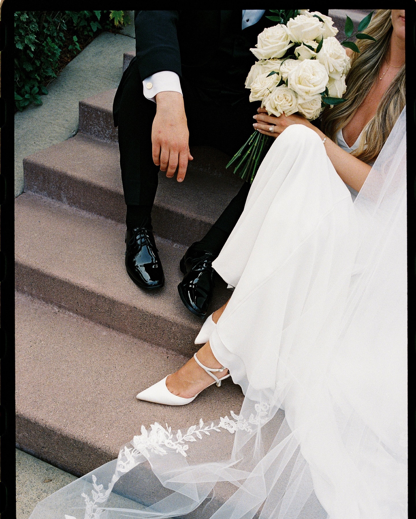 Minneapolis 2025 35mm
Lovely bride: @brekenirvine
Venue: @vandusenmansion
Photography: @clichephotographers
Content creation & coordination: @somethingviewed_
Flowers: @tadira.designs
Film lab: @carmencitafilmlab
Wedding film photography at the Van Dusen mansion in Minneapolis MN