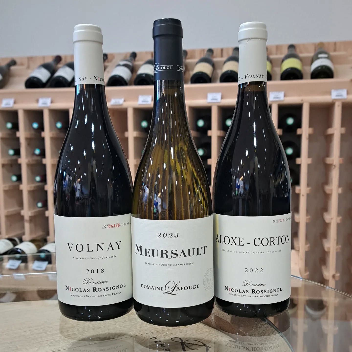 | Bourgogne |
Les nouveautés arrivent à la boutique 🍷
Appellations emblématiques de la Côte-de-Beaune, découvrez les cuvées Volnay 2018 et Aloxe-Corton 2022 du domaine Nicolas Rossignol, à Volnay 📍 Et le Meursault 2023 du Domaine Lafouge à Auxey-Duresses 🍇
#caviste #bourgogne #aloxecorton #volnay #meursault #cotedebeaune
