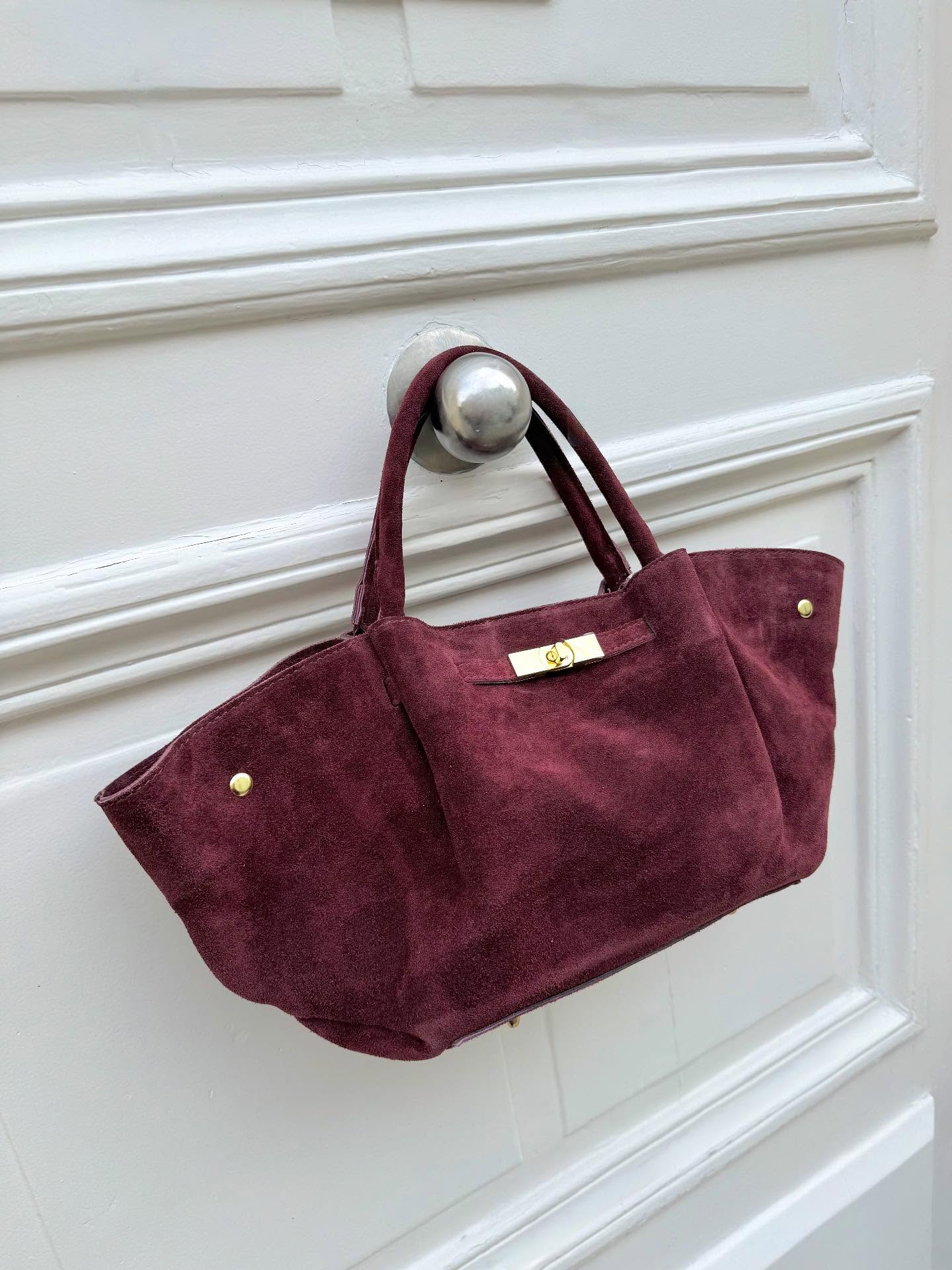 The bag everyone’s talking about… now in new colors 🤭♥️
#suedebag #trendingbag #suede #newin #autumnaccessories #fallaccessories