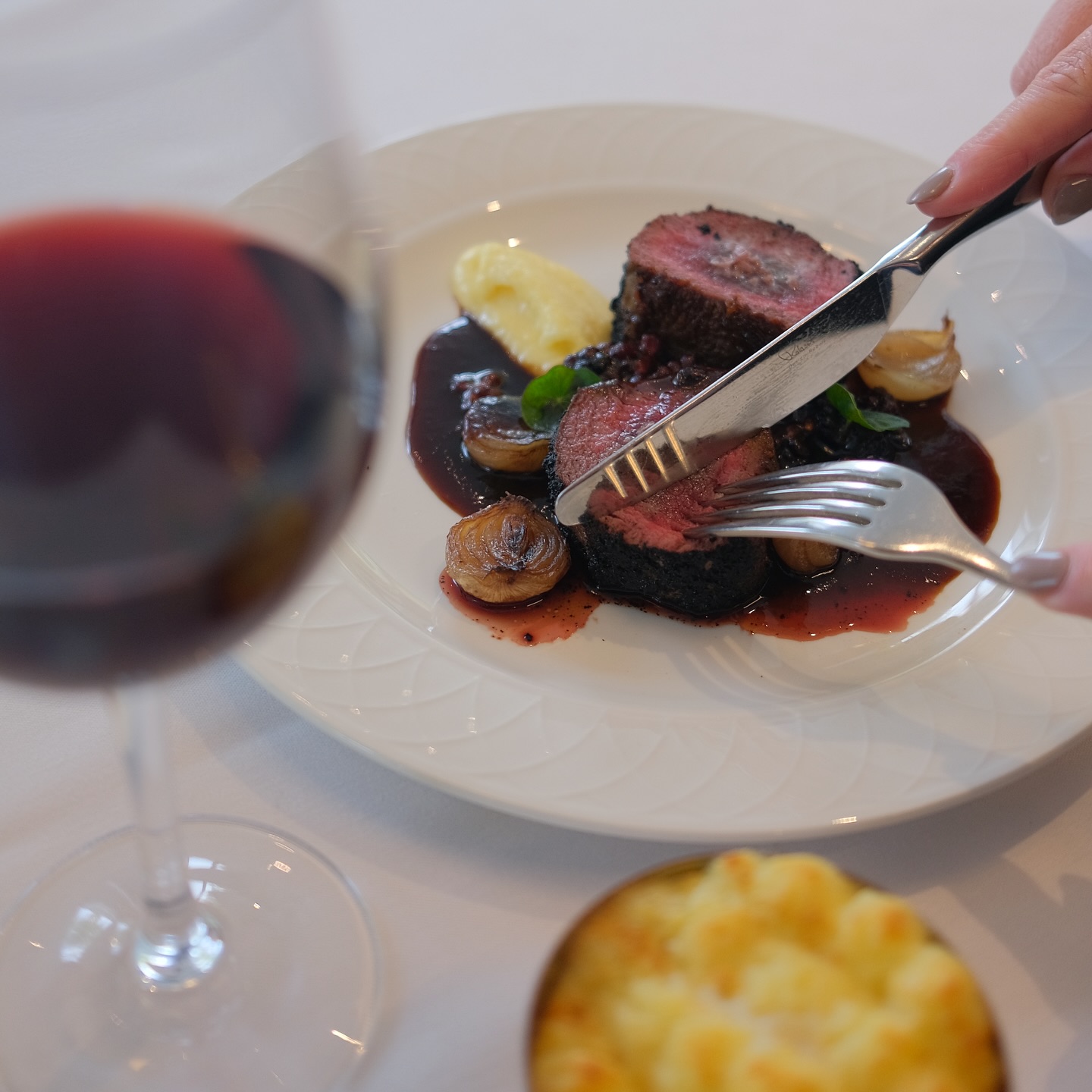 The star of our new menu ✨🍷
Venison fillet, finished with burnt onion powder, parsnip purée, charred baby onions and a rich blackberry-infused jus, served alongside a delicate venison shepherd’s pie.
A dish that captures the warmth and depth of the season 🍂
#food #autumn #restaurant #cambridge