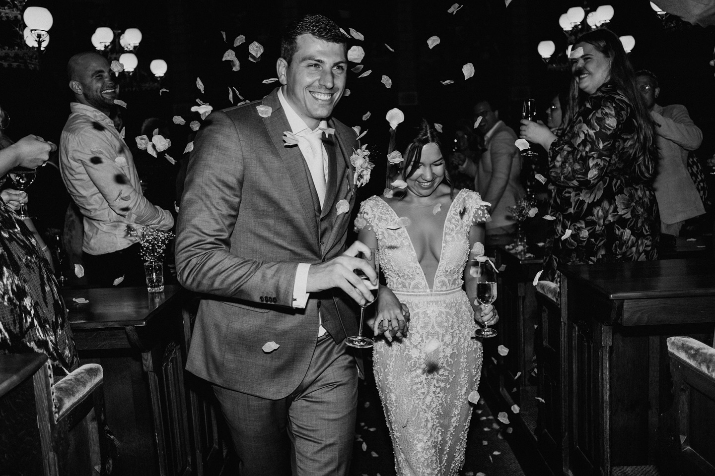 Zo warm en liefdevol was deze dag♥️.
Heerlijk in m’n hometown Zwolle, bij het mooie @hotelstaatsman
.
.
.
.
.
#trouwfotografie #trouwfotograaf #trouwenzwolle #trouwfotografie #trouwfotograafzwolle #trouweninzwolle #bruiloftfotograaf