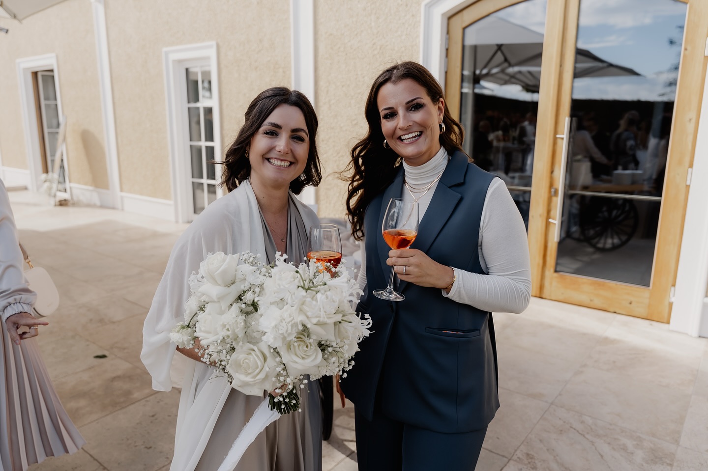 Wenn des Herzal scho beschwipst und herzbetrunken is, dann darf da echte Schwips (hob i eh scho noch an Glaserl Aperol) net fehlen 🥰🍹
📸 @philippsch_photography
💒 @oberbauergut