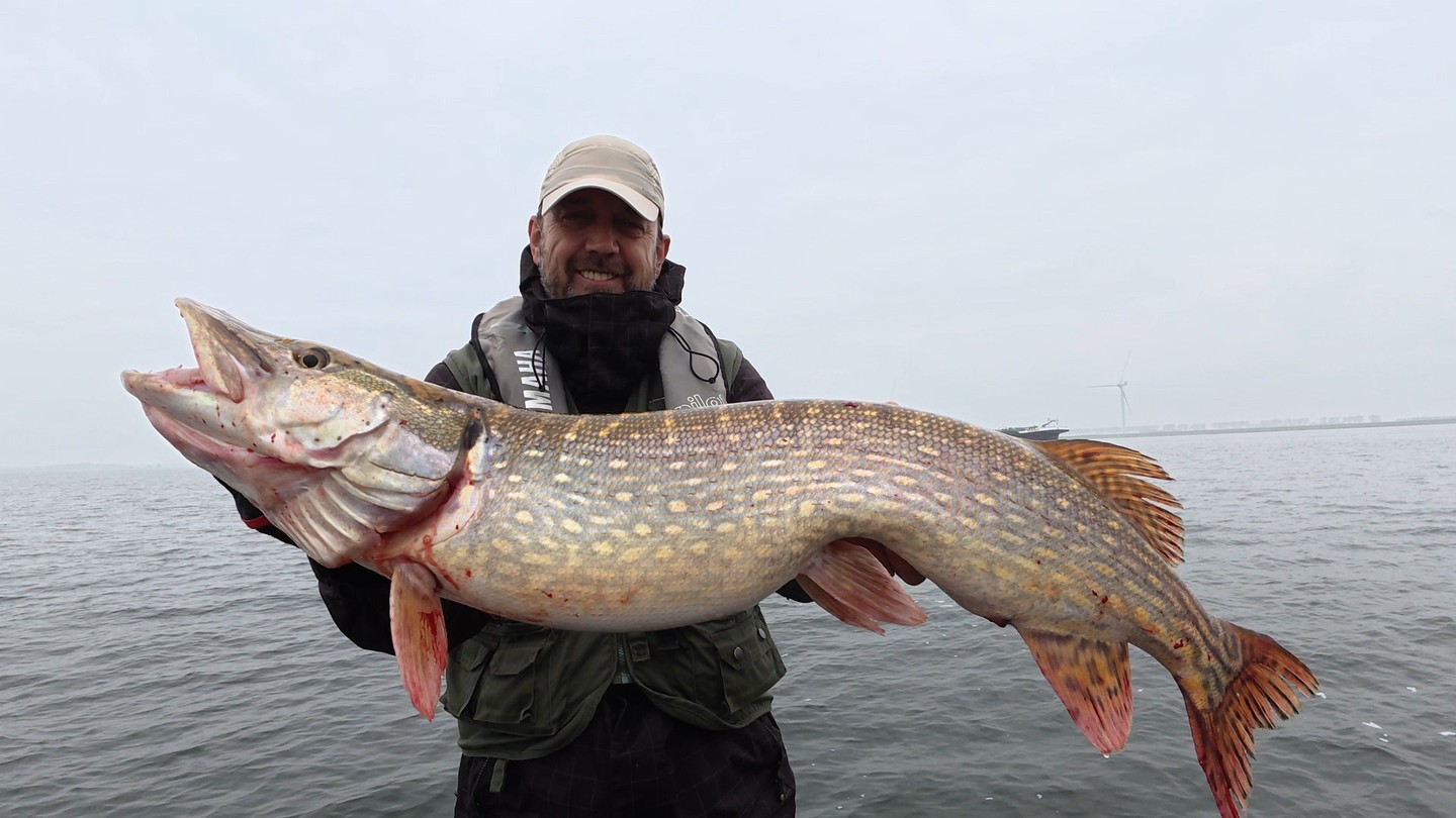 Ready to hit the water with Lure Fishing Guide? Book now—spots available from November 15. Earlier dates are fully booked.