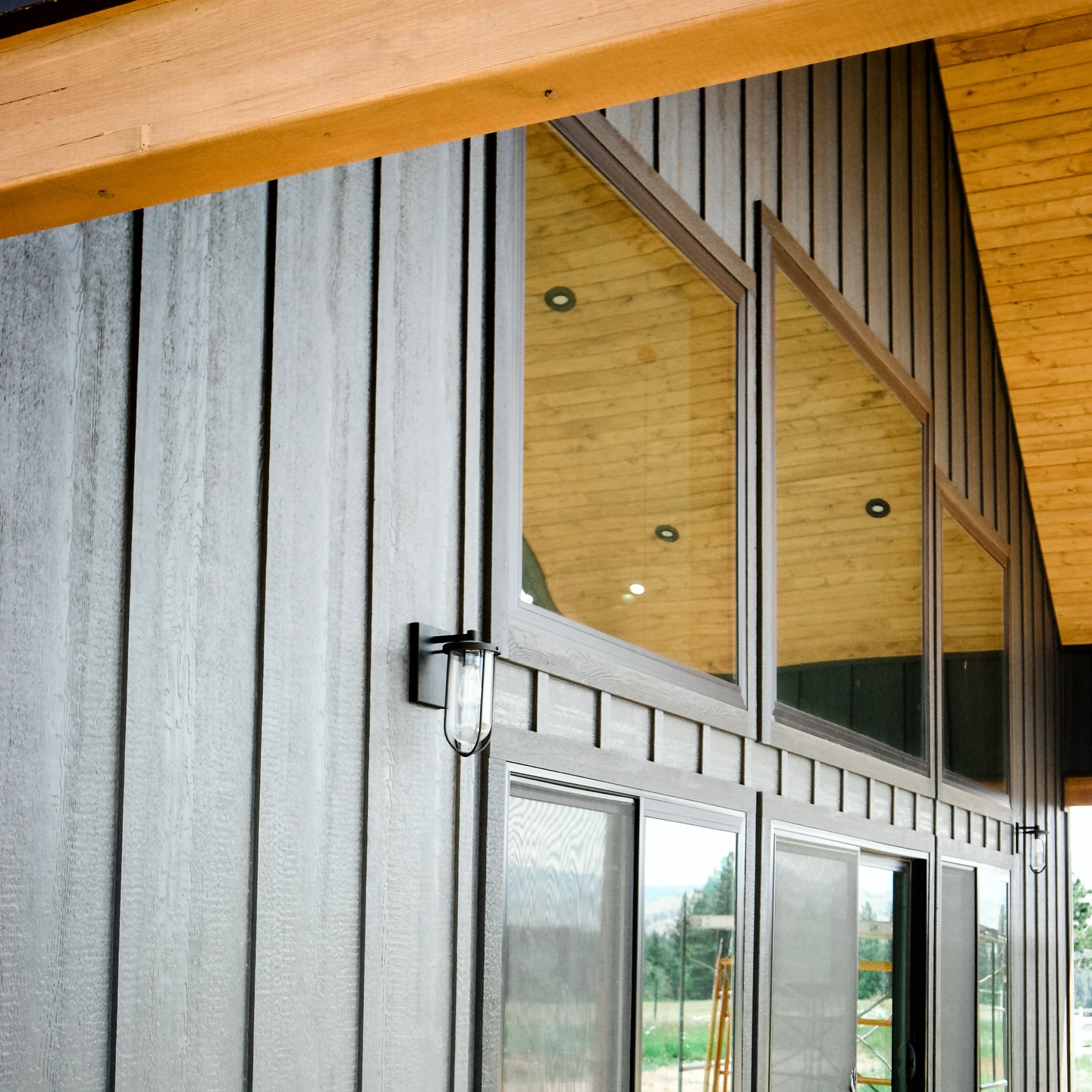 A moody exterior / a cozy interior just does it every time 👌🏻
And the view makes it even better! We loved bringing this new build to life—thoughtful design, quality craftsmanship, and clients who made the whole process a joy. Grateful to be part of creating such a special home.
#construction #bitterrootvalley #ravallicounty #contractor #bauderconstruction #montanabuilds #montana