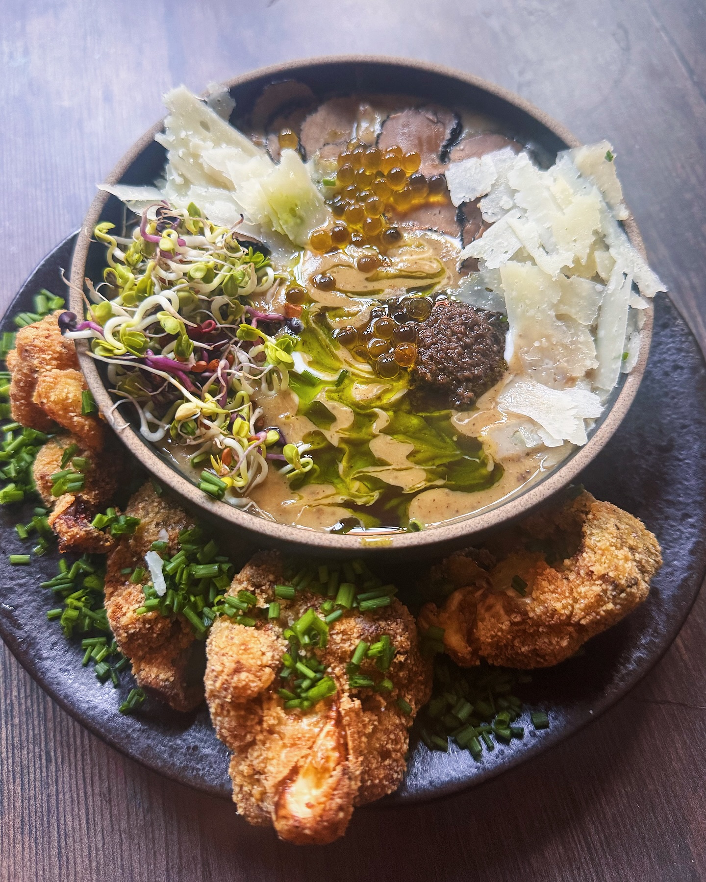Truffled Romesco Cauliflower Soup
tartufo salsa, olive oil caviar, shaved black truffle, chive oil, pecorino and pecorino yoghurt, broccoli sprouts, fried cauliflower nuggets, chive
#truffledcauliflowersoup #truffleseason #vegetarian #plantforward #plantbasedchef #autumnsoup #epicuralife