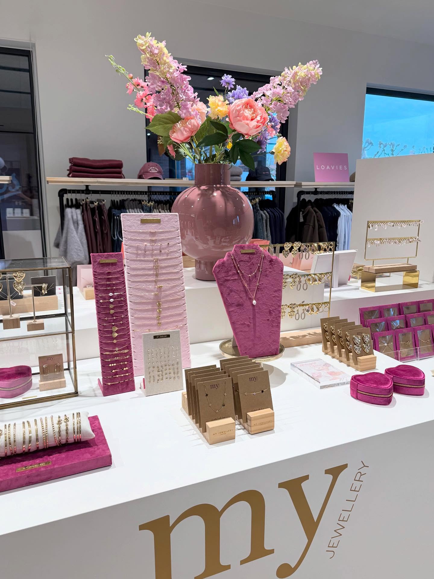 It’s your time to shine… 💝
Discover the new ✨Midnight Shine✨collection from My Jewellery!
#myjewellery #newjewelry #festivejewellery