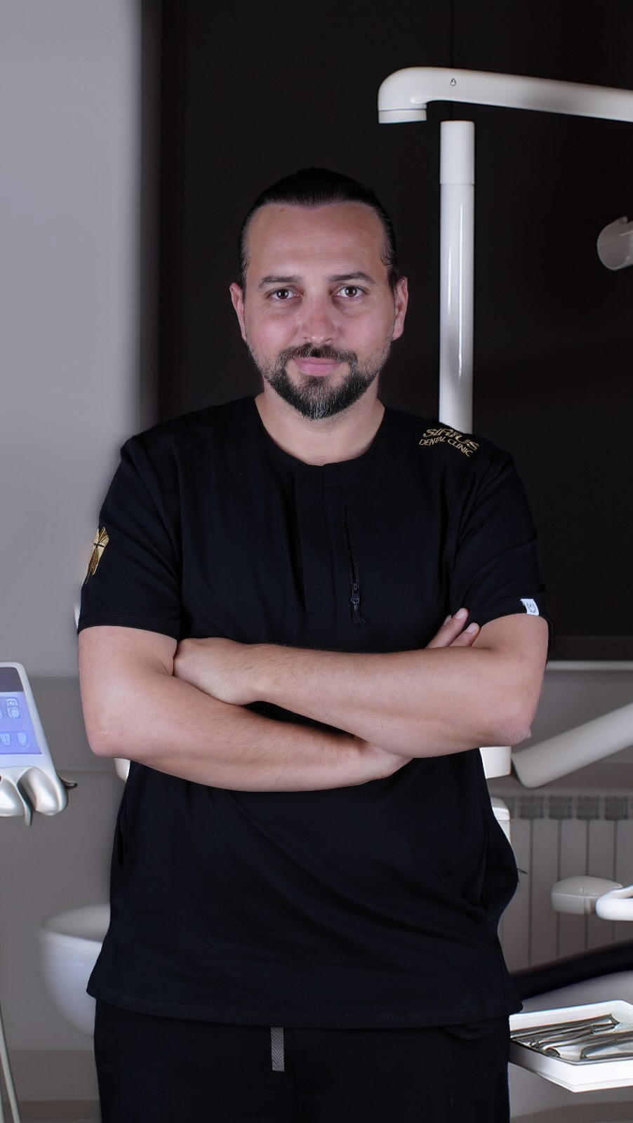 Diş sıkma alışkanlığı; çene eklemi ağrısı, baş ağrısı ve dişlerde aşınma gibi problemlere neden olabilir.
Bu sorunların önlenmesinde gece plağı etkili bir koruma sağlar. Detaylar reels videomuzda!