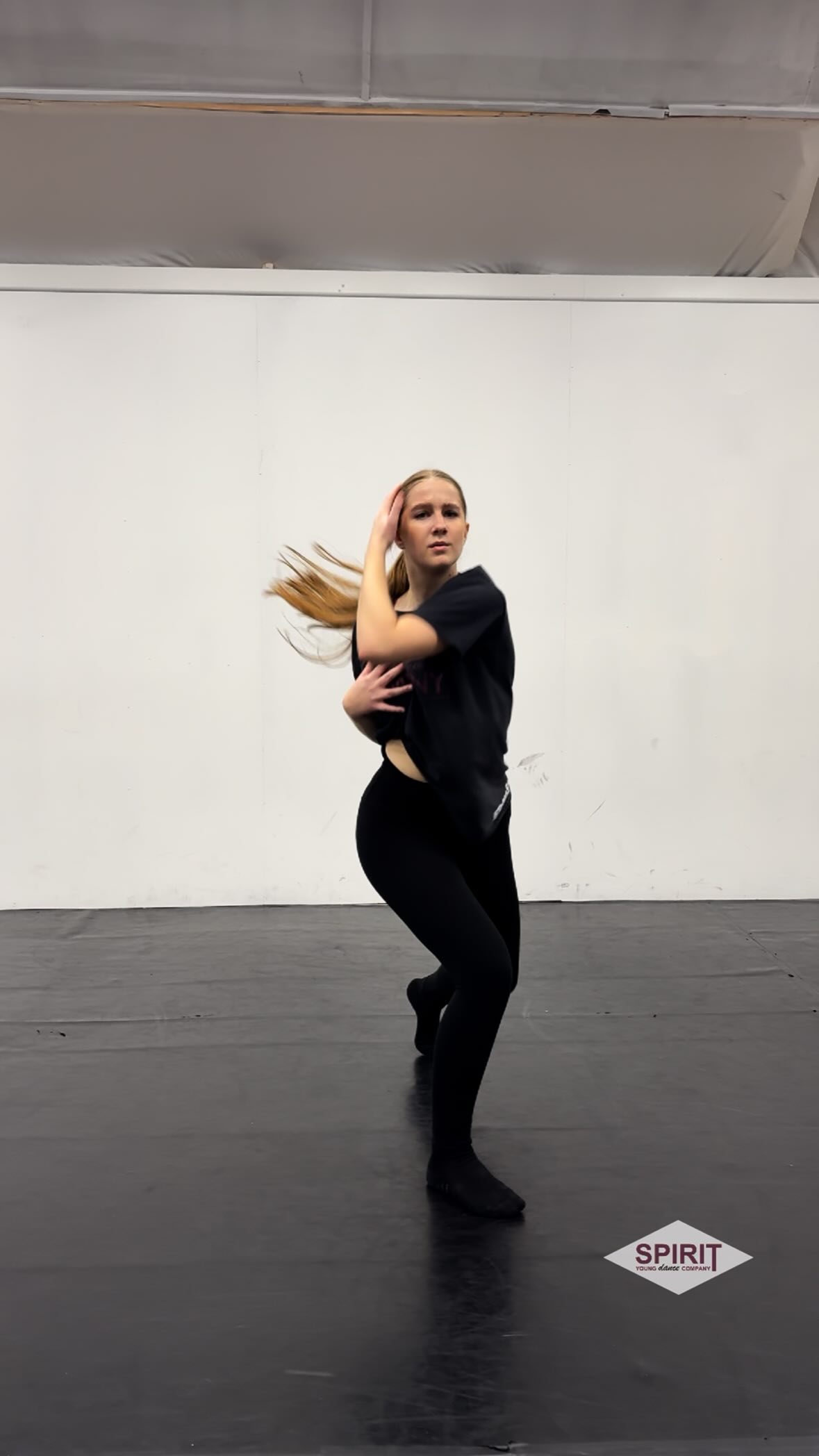 The wonderful Emily in contemporary with @annachoreography 🥹
•
•
#spiritydc #dance #training #londondance #TeamSpirit #danceteam #dancecompany #dancecompetition #competitivedance
#lovedance #london #jazz #lyrical #commerical