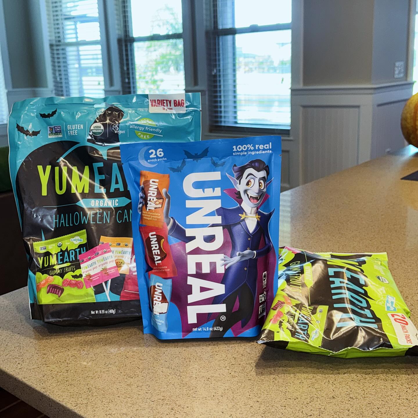 Here are some candy options I feel good about sharing with my neighbors this Halloween 👻🍬
✨ Free of artificial dyes
🍭 Lower in sugar overall
🌿 Some organic ingredients = lower pesticide load
😋 And of course… they taste delicious!
What’s on your Halloween treat lineup this year? 🎃👇