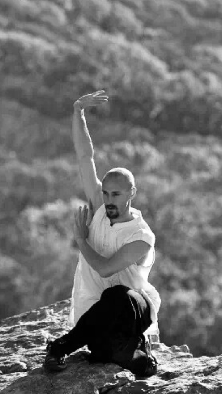 It’s time to release the energy you’ve been holding onto 🍂✨
Join us this Saturday at 4 PM for our Autumn Harvest Qigong Workshop with @jamesmfoulkes
📍in studio or online