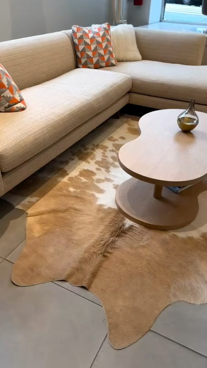 We always say the kitchen is the heart of the home âŚâ¨but the family room is where we truly live.
When sourcing sofas for my clients, Iâm not just looking for whatâs on trend.â¨Iâm looking for what feels timeless pieces that combine comfort, style, and
craftsmanship.
From linen to leather, neutral to bold every texture tells a story,â¨and the right sofa can completely redefine how a room feels.
Because design isnât just about how it looks â¨itâs about how it lives.
đ¤ Designed with Intention. Styled for Living.⨠WCA INTERIORS
.
.
.
#InteriorDesignInspo #FamilyRoomGoals #SofaShopping #DesignWithIntention #WCAInteriors #HomeDesign #LuxuryInteriors #CuratedComfort #TimelessDesign #InteriorDesignerLife #EastonPAInteriors #LuxeLiving