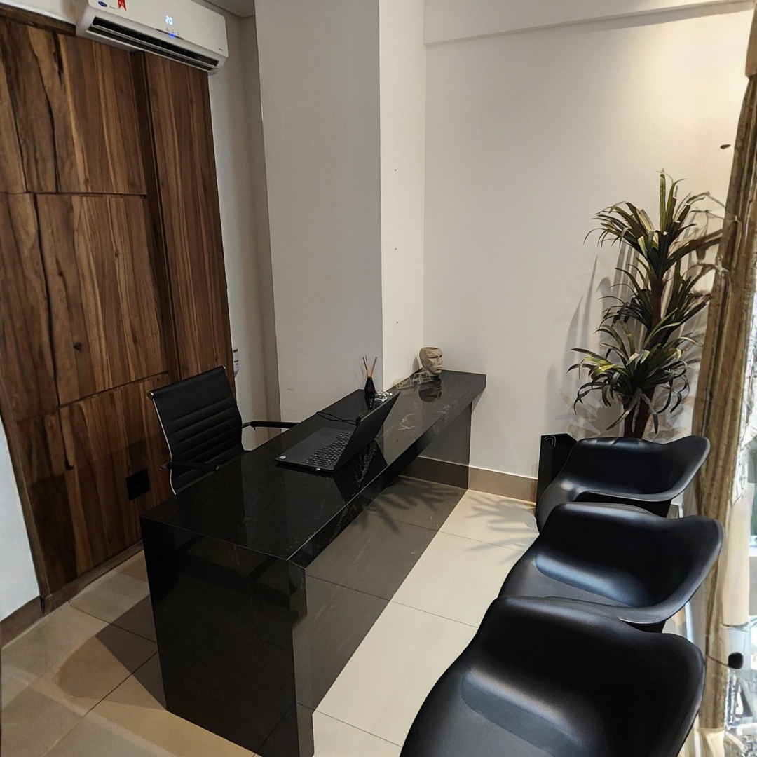 Cuidar de sorrisos vai muito além de dentes perfeitos — é sobre autoestima, saúde e bem-estar.
É com essa visão que a Dra. Wellvytha Freitas atua há mais de 15 anos, unindo técnica, empatia e dedicação para oferecer um atendimento humano e personalizado.
No Studio Oral, cada paciente é tratado com atenção e tranquilidade, para que o cuidado com a saúde bucal se torne uma experiência leve e transformadora.
🦷 Especialista em tratamento de canal e apaixonada por devolver confiança através do sorriso, a Dra. Wellvytha acredita que um bom atendimento começa com escuta e carinho.
✨ Agende sua avaliação e conheça uma nova forma de cuidar do seu sorriso.
📍 Santo Agostinho – Belo Horizonte
💬 Envie uma mensagem e fale diretamente com nossa equipe.