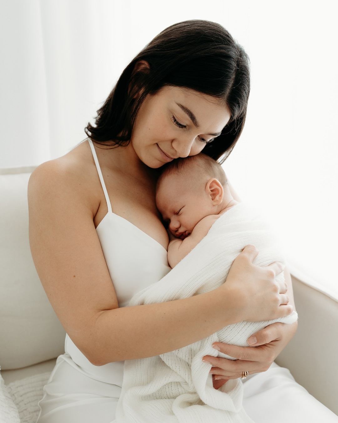 Looove this gallery, Charlie was 5.5 weeks new when I captured him and we had the sweetest mix of shots 😍 Any age is so perfect to capture and I think he does a good job of proving that 🥹🥰
Just adorable