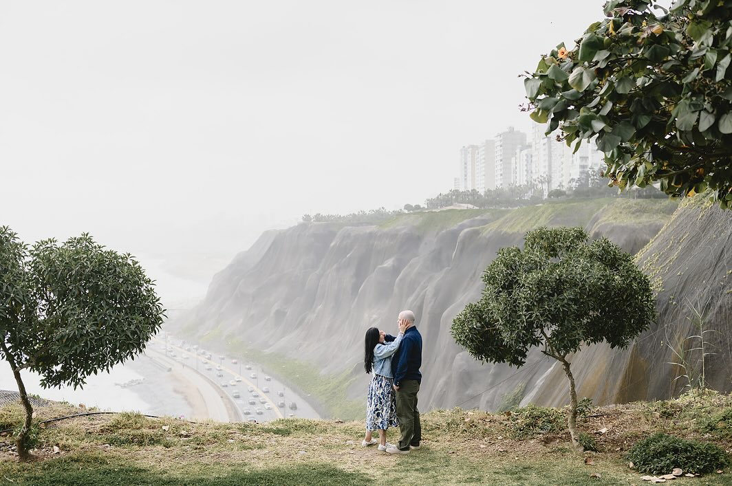 Momentos mágicos en esta pedida de mano en Lima✨
También estoy disponible en Perú — y si no puedo estar, parte de mi equipo está listo para capturar ese instante único.
Gracias por confiar en nosotros para inmortalizar historias reales de emoción.
ENGLISH
✨Magical proposal moment in Lima✨
I’m also available in Peru — and my team is always ready to capture your forever moment.
Thank you for trusting us with your love story.
⸻
#PedidadeMano #PropuestaDeMatrimonio #SesiónDePareja #fotografodebodasenlima #ProposalPhotography #EngagementSession #PeruPhotographer #DestinationProposal