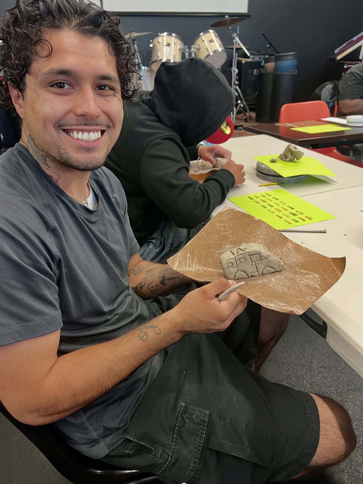 Creating art with @_upwardtogether_ during our Project Fatherhood class here at C.A.P.O.
Each week, @fufprojectfatherhood mentors our young dads, offering practical skills, coping strategies, and guidance to help them build strong, connected families.
.
.
.
#fatherhood #youngdad #youthcenter #fatherhoodjourney #artheals #youthcenter