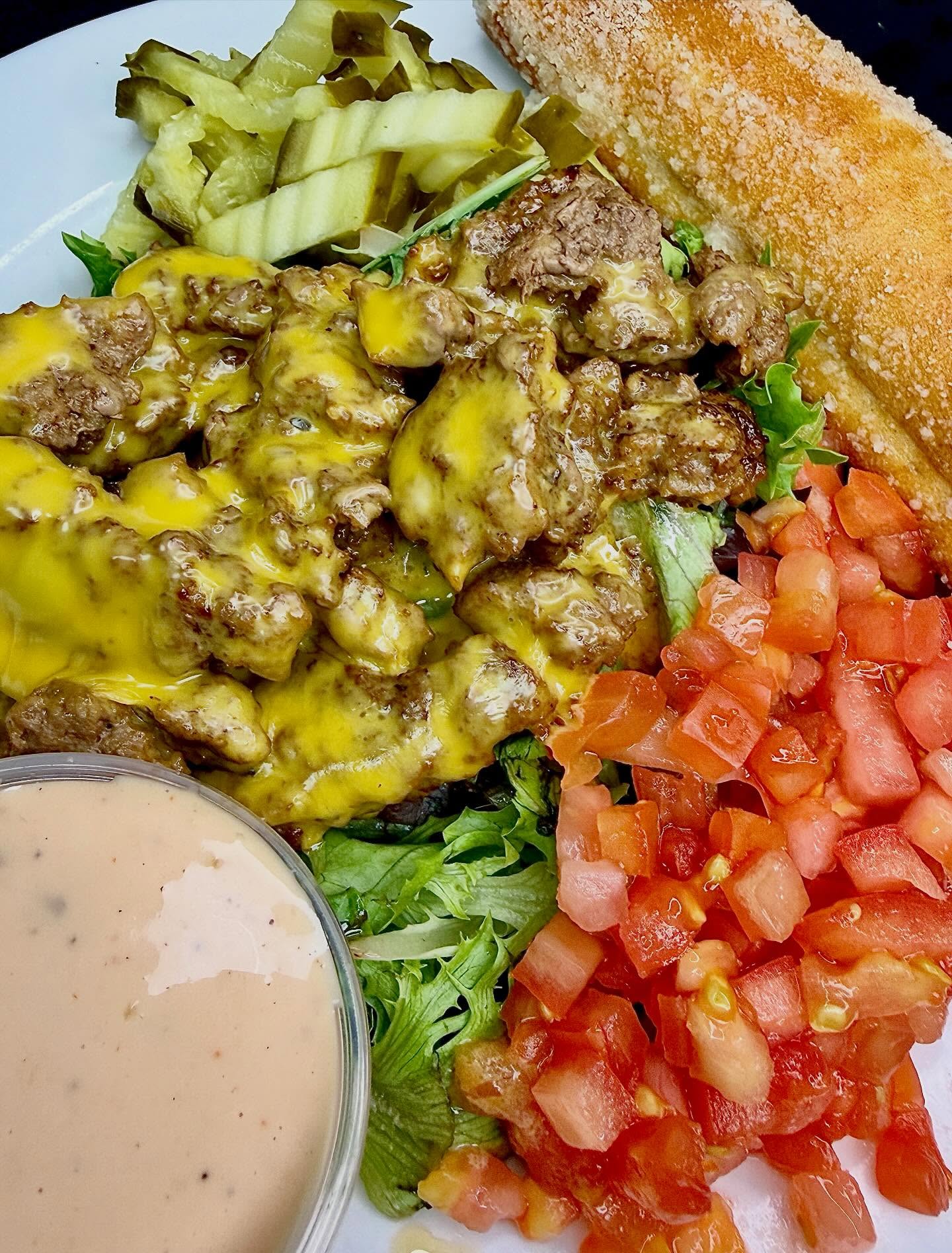 Why choose between a salad and a burger when you can embrace the chaos? Brew Mac salad for the win! 😂🥗🍔
#FoodFusion #SaladGoals #BurgerLove
#thirdbasebrewery