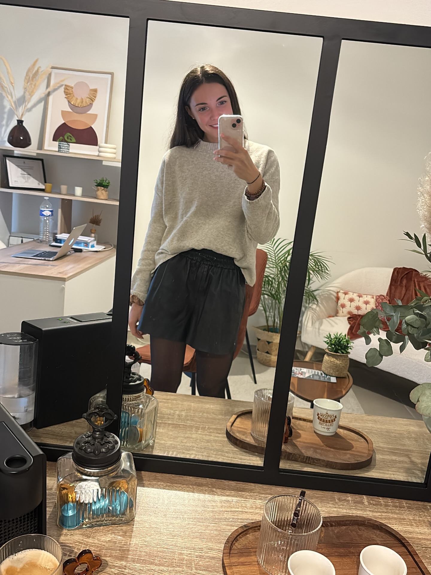 ✨ Il y a quelques années, je croyais que les rêves dépendaient de la chance ou des circonstances…
Puis j’ai commencé à travailler sur mes pensées, à questionner mes croyances, à élargir ma conscience. J’ai compris que ce sont nos pensées qui dictent nos actions… et donc nos résultats.
Petit à petit, mes décisions, mes rencontres, mes opportunités… tout a commencé à s’aligner.
Aujourd’hui, je sais que ce n’était pas le hasard. Plus j’ai investi en moi, plus mes rêves ont trouvé leur chemin vers moi. 💫
Tout commence par la capacité à sortir des sentiers tracés. Investir en soi, c’est ouvrir la porte à ce que l’on souhaite vraiment.
Si toi aussi tu veux concrétiser tes projets mais que tu te sens bloqué, sache que tes pensées peuvent être transformées… à condition que tu décides de le faire 😁✨
#prepa #preparationmentale
#resilience #adaptation #angouleme