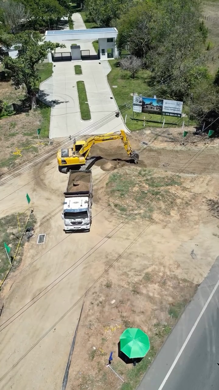 Cada avance en Laguna Club representa más que una obra: es un paso hacia un mejor futuro para nuestra región.
Hoy, junto a MASSEQ, una empresa opita que construye con compromiso y orgullo local, hacemos realidad los carriles de conexión que mejorarán el acceso desde Neiva.
Más conectividad, más valor, más calidad de vida.
Laguna Club, donde la naturaleza y el progreso se encuentran.
🌿 Casas y apartamentos campestres
Contáctanos para mayor información
📲 (+57) 315 689 23 39
SALA DE NEGOCIOS
📍Km 7 vía Neiva-Rivera