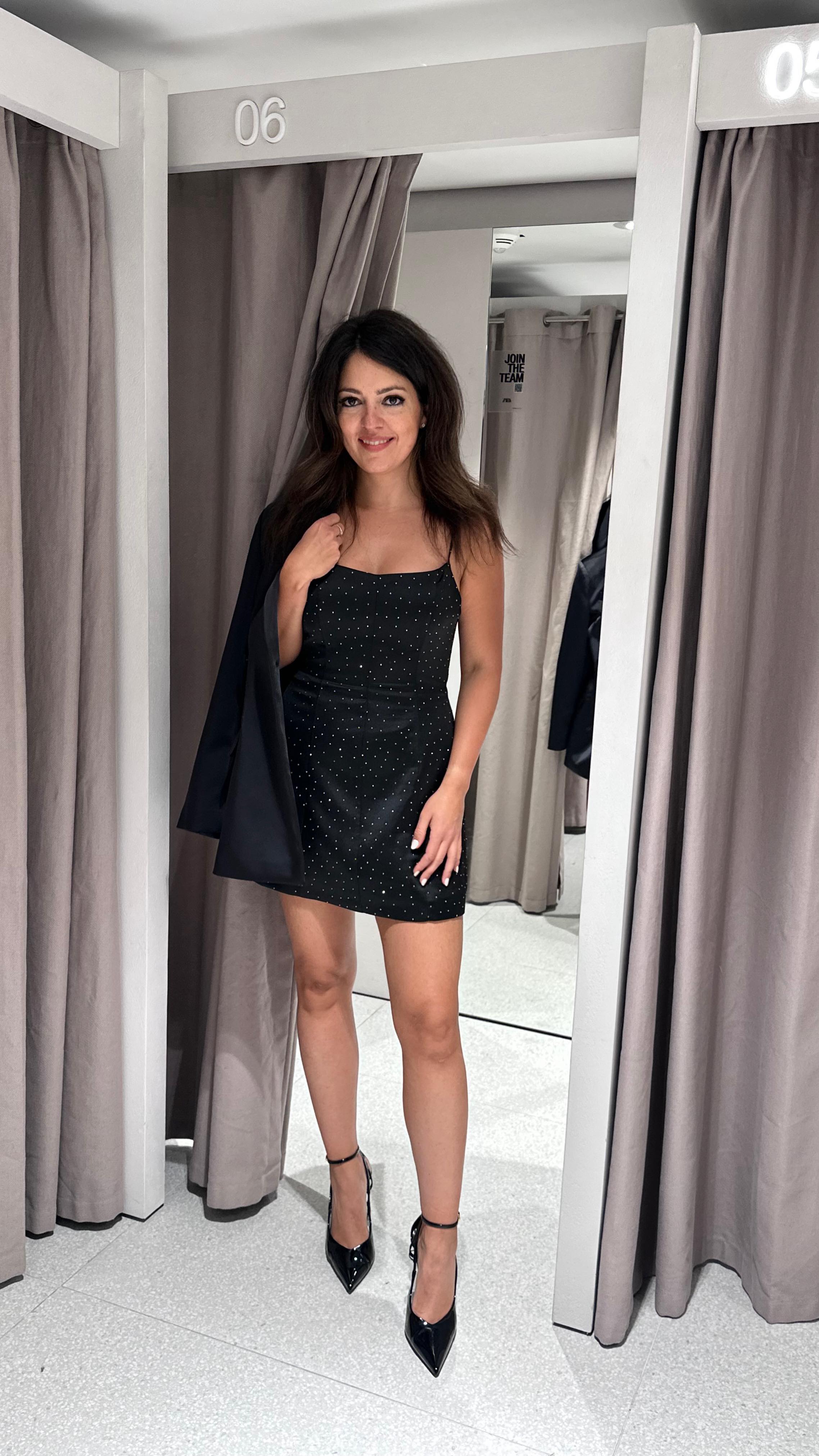 ZARA ünnepi szettek ✨
Ha előre beszereznél néhány kedvenc darabot az ünnepekre, nézd végig az ajánlásaimat, mielőtt elfogynak. 😉 Enjoy!
#ootd #zaraoutfits #zara #holidayoutfits #stylist #personalshopper