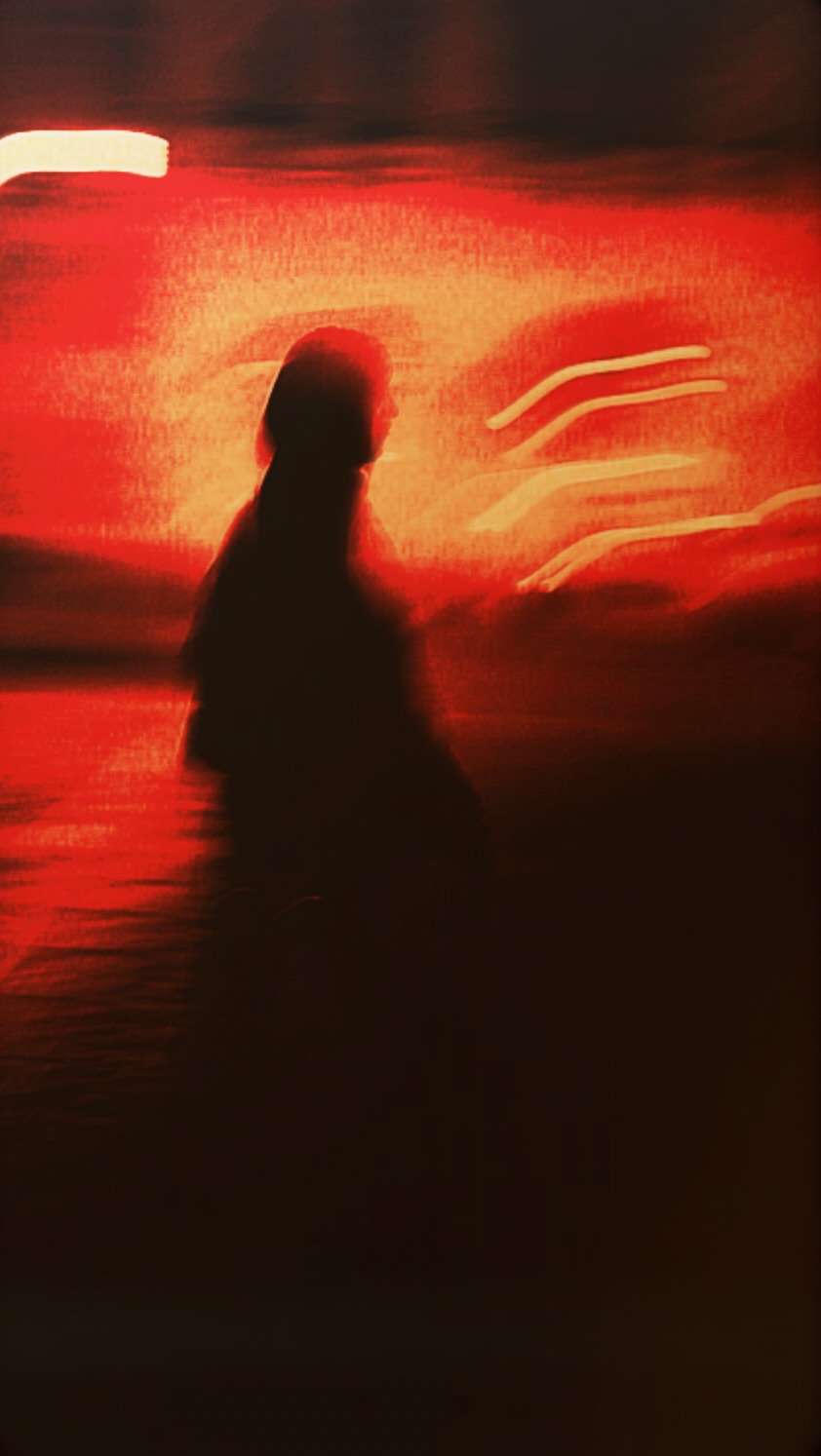 The magic of slow shutter nights 🐌
.
Model : @gigigonzalez8_
.
.
.#berlin #slowshutterspeed #cinematicphotography