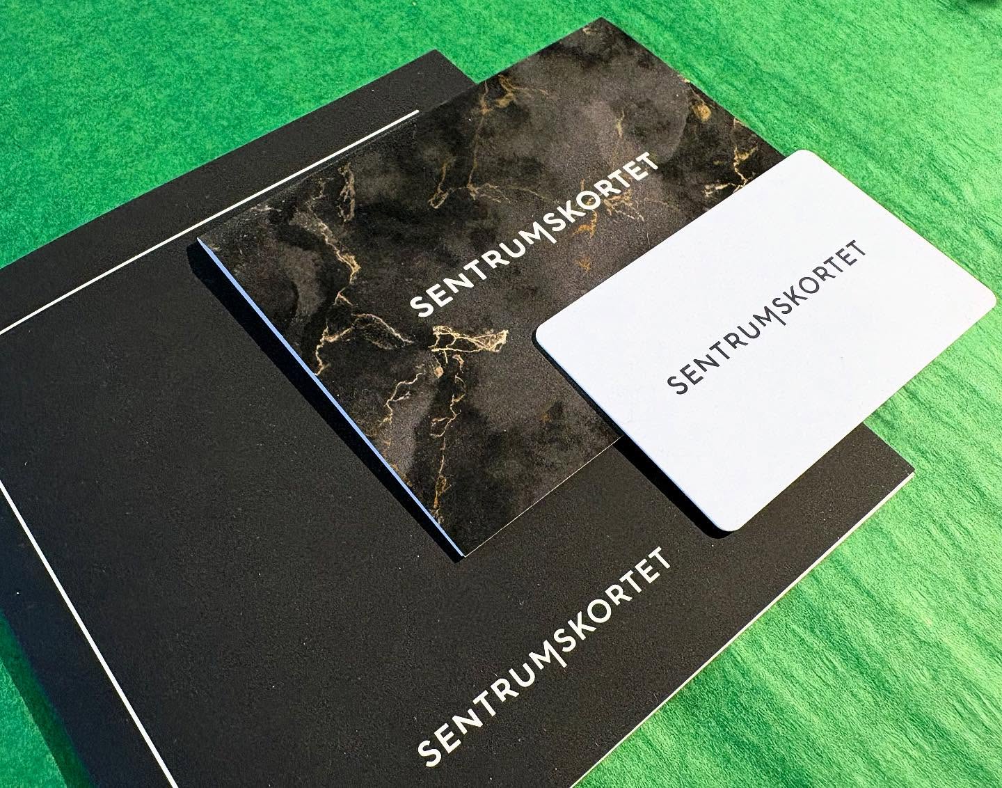 Vi har selvfølgelig TROMSØ SENTRUM sine gavekort hos oss på Galleri NORD.
Ring oss eller kom innom så ordner vi til DEG eller til BEDRIFTEN din!
Vi et også behjelpelig med levering.
•
@tromsosentrum @gallerinord #gavekort #bedriftsgaver #gaveidé #julegave