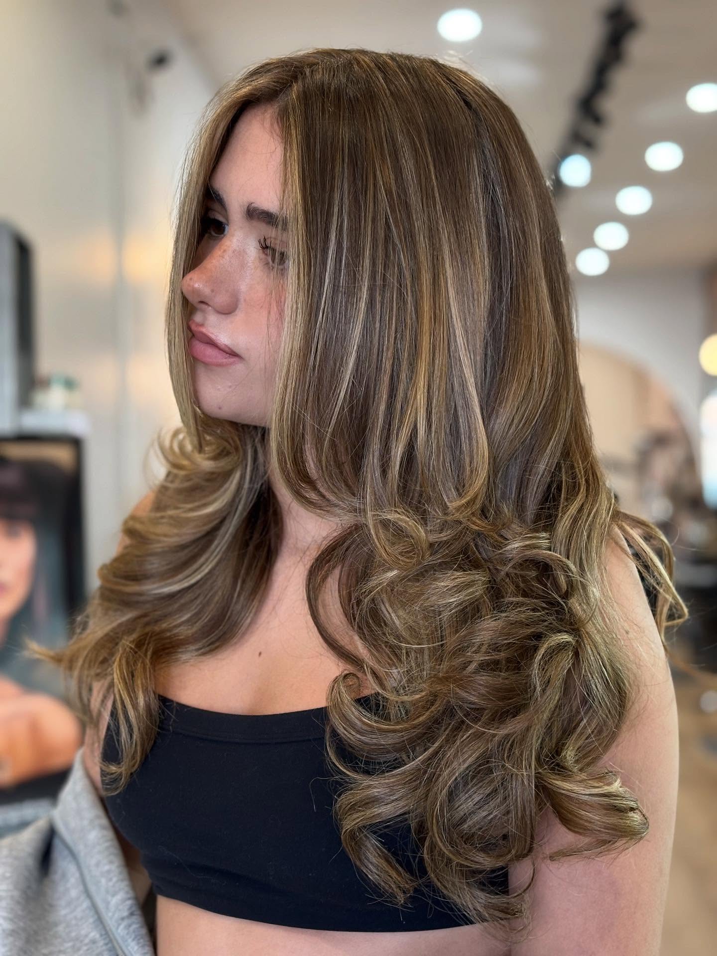 ✨ Fresh blonde highlights for that perfect fall glow ✨
Soft layers, bouncy curls, and just the right amount of brightness ➡️ Stylist: @mayahairco @avedacanada @aveda @avedaartists #BlondeHighlights #DimensionalBlonde #FreshHair #TorontoSalon #VerbSalon #aveda #HairGoals #BouncyBlowout #LayeredHair #SoftCurls #GlossyFinish #BlondeVibes #HairInspo #HairTransformation #HealthyHair #TorontoHair #BlondeDimension #LivedInColor #ModernHighlights #BalayageEffect #SalonStyle #HairLove #BeautyTrends #GlowUp