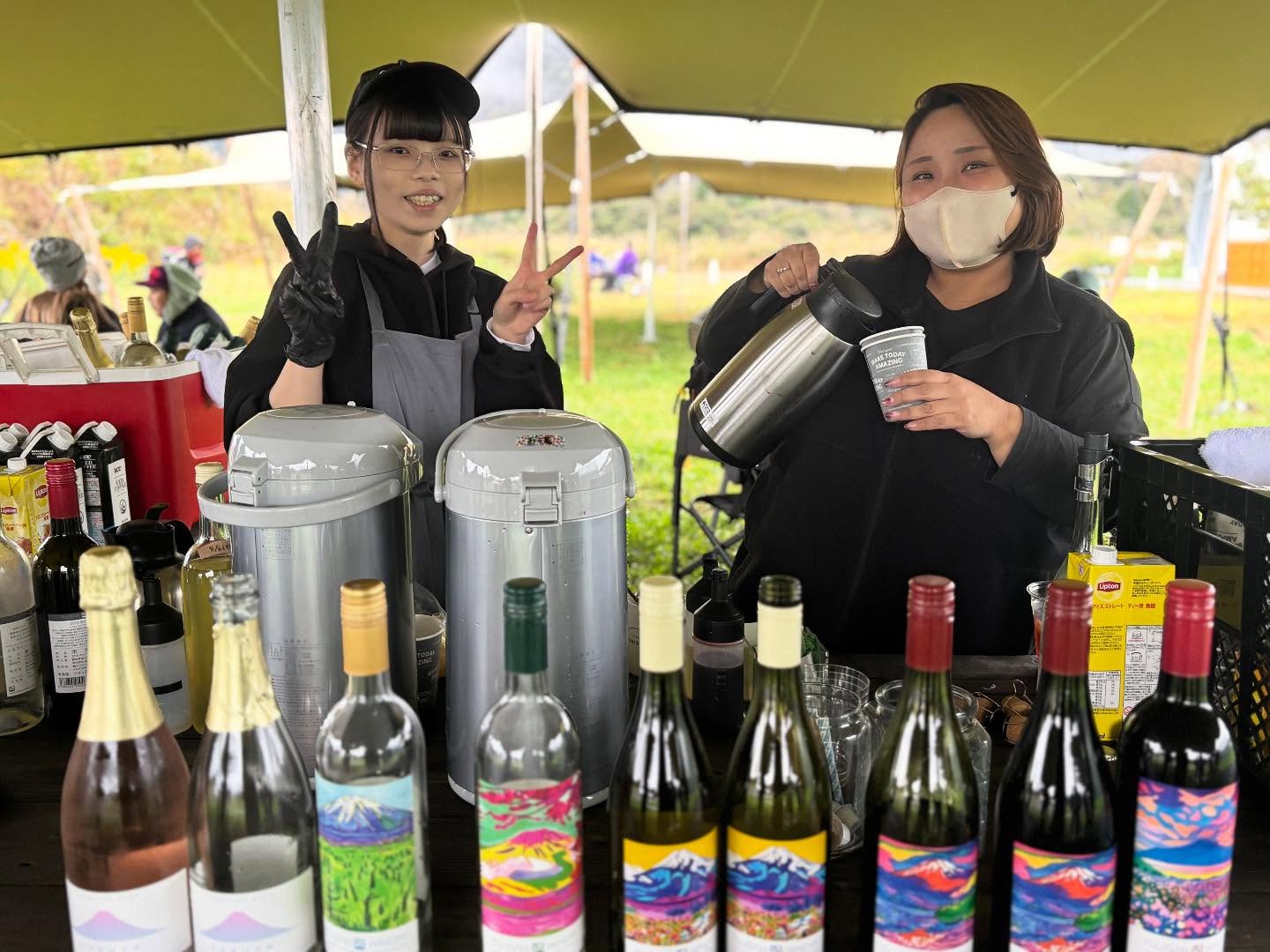 雨の日でも元気に営業中☔️
昨日は初めてワイナリーとカフェでホットワインを出してみました🍷
想像以上に大好評でびっくり!
これから寒い季節のイベントでは、定番メニューにしていこうと思います❄️✨ Thank you @gooutjpn