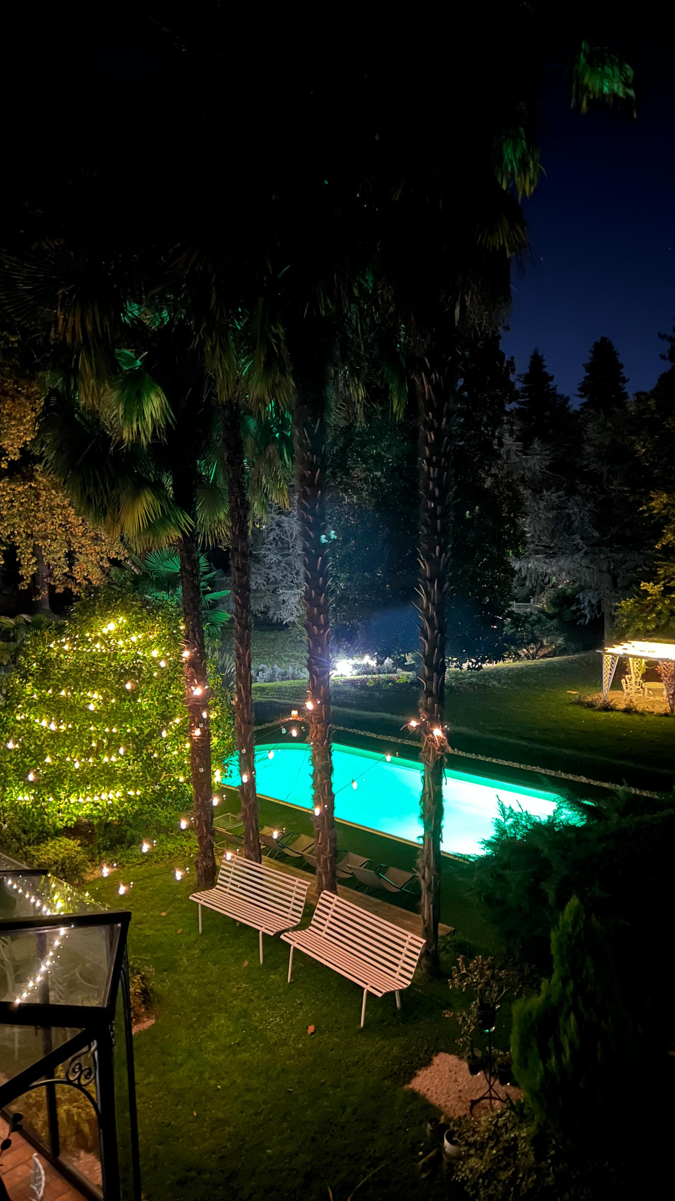 Un diciottesimo che diventa ricordo, emozione, luce.
A Villa Sofia ogni dettaglio respira eleganza, calore e vita condivisa.
Una festa privata che unisce famiglia, sogni e l’arte di celebrare con stile. #18 #family #lifeisgood #privatevilla #eventiprivati #VillaSofiaSirtori #DiciottesimoInVilla #FestaEsclusiva #EleganzaEDolcezza #EmozioniCheRestano #FamigliaEStile #RicordiPreziosi #VillaSofiaExperience #EventiUnici #lussoitaliano