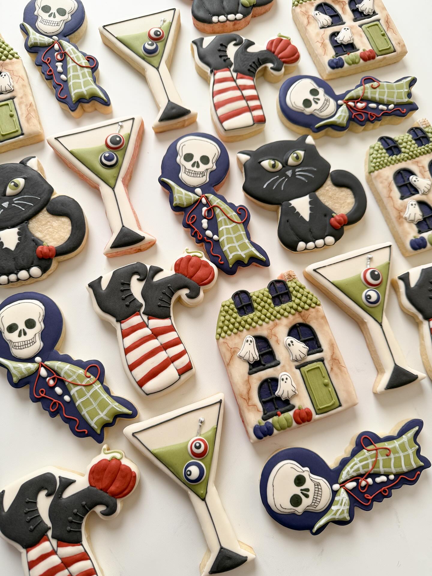 Fun Halloween cookie favors to celebrate a late October birthday! Hope you and the Wine Wednesday ladies have fun šš·šø
ā¦
ā¦
#somecookiesbecause_byduveen #decoratedsugarcookies #decoratedsugarcookiesofinstagram #lincolnnebraska #lincolnccokies #nebraskacookiers #geschenkeausderküche #backenmitliebe #blackcatcookies #witchylegs #hauntedhousecookies #skullcookies #martiniglasscookies #halloweencookies