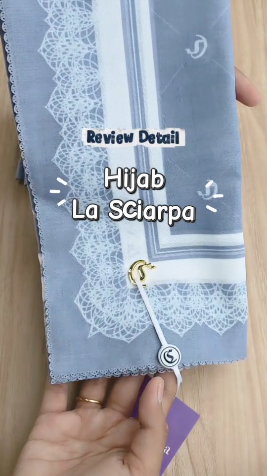 Girls sudah waktunya Stop struggling wih messy hijab!
Hijab La Sciarpa itu bahannya Premium!
Jangan lewatkan reviewnya!
Series: Renda
Color: Mocha, Blue, Grey, Dark Brown
#LaSciarpa #HijabOfTheDay #JilbabAntiRibet"