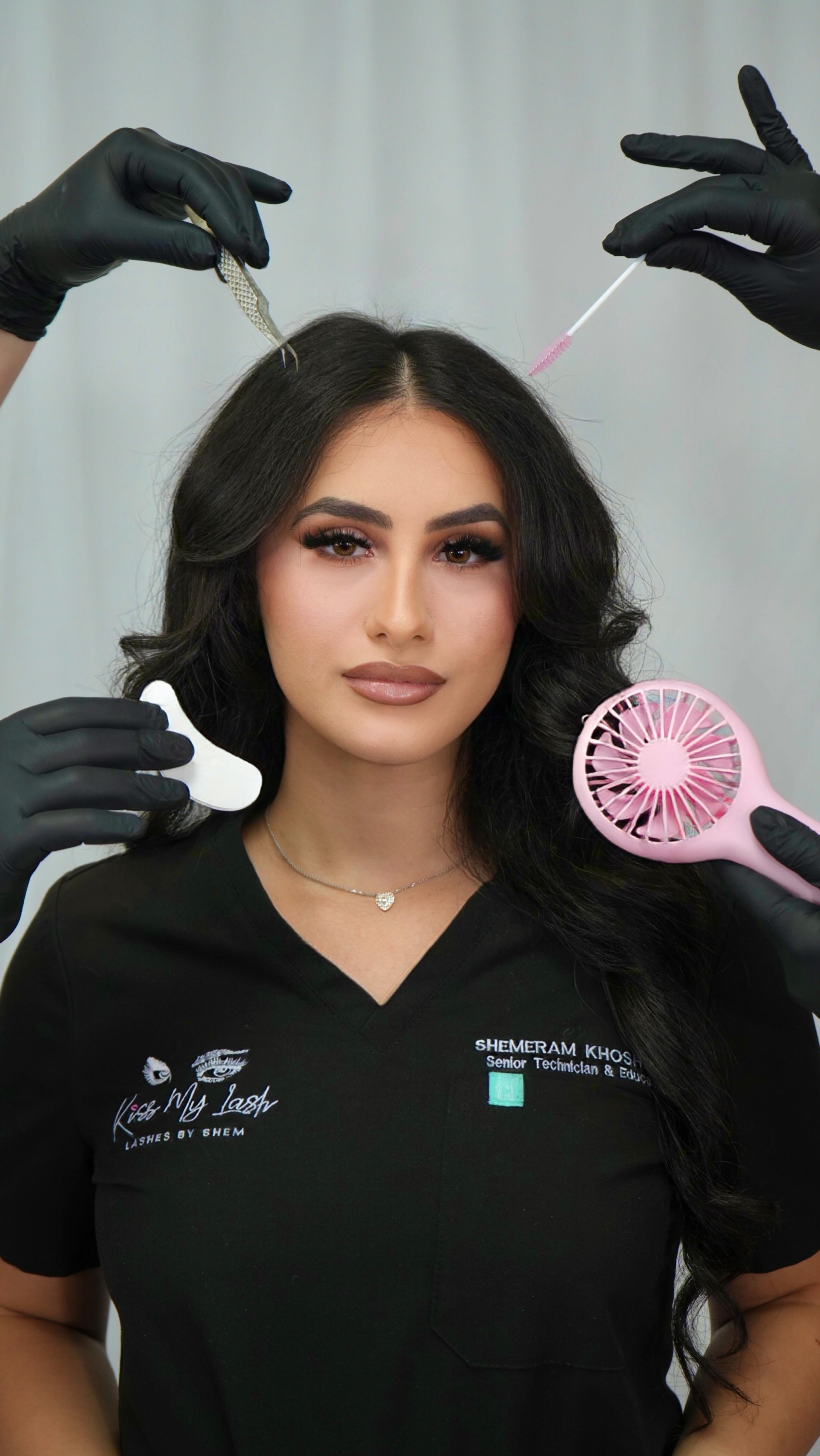 ✨ Spend a full day lashing with me 🤍 This vlog was filmed almost a year ago (crazy how time flies 😭) — back when my cousin @insparaa came through to capture some behind-the-scenes magic 📸🎥
From clients to content, take a peek at what a full lash day really looks like! 👀💅🏼