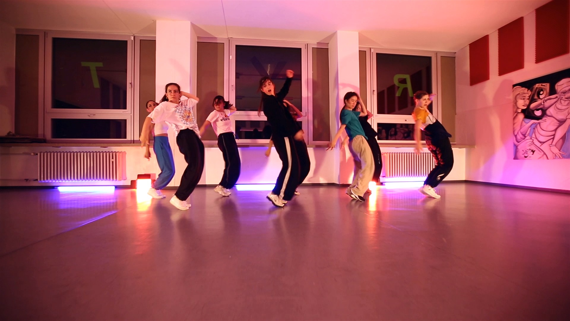 ⏰ Time’s ticking, but we’re still killing it. 🔥
*
Hip Hop (intermediate) mit Mimi. Jeden Diesntag ab 19:30 Uhr.
.
🧠 @_itsamemimi_
<<<<<<<<>>>>>>>>
#hiphopdance #dancevideo #choreo #dancevibes #urbandance #dancelife #dancecrew #dancersofinstagram #notimetowaste #danceschool #rytmiko #stuttgart
#danceschoolstuttgart #dancingunited