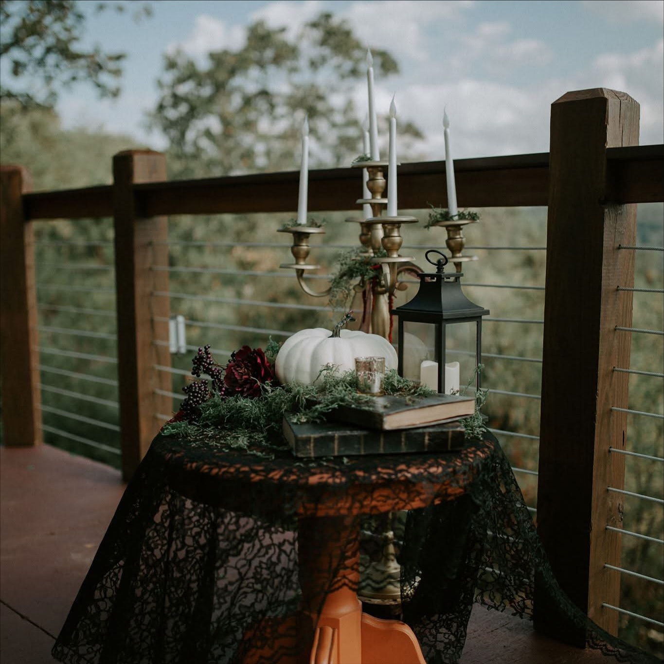 Sharing a little spooky, moody, Boo-U-T-Ful , October Smoky Mountain wedding.
#wedknoxville #weddingplannersthattravel #smokymountainweddingplanner #pigeonforgeweddingplanner #octobertemneeseewedding
#weddingdecorrentals #halloweenwedding
#lovepotion