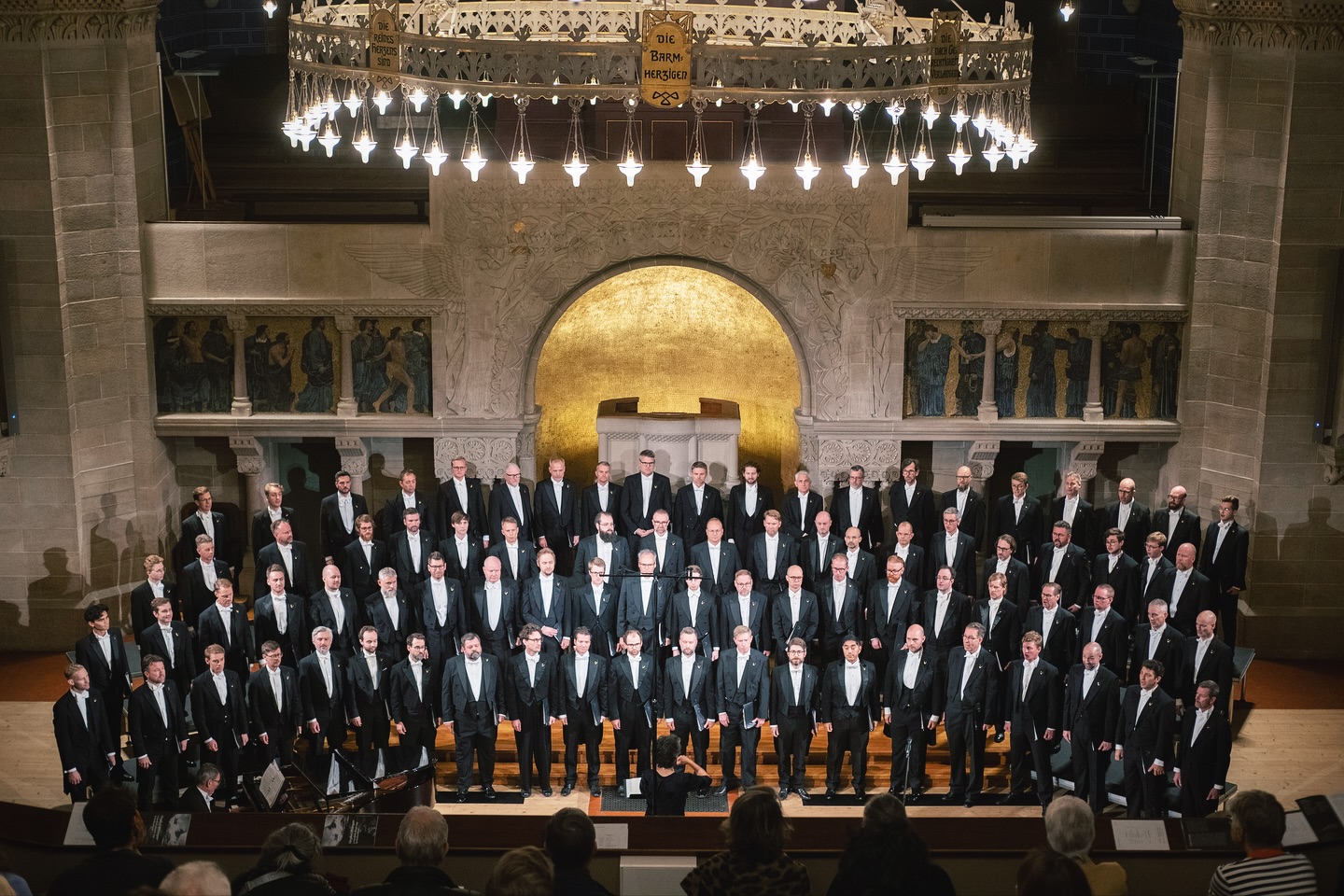 Männerchöre der Extraklasse: Impressionen des gemeinsamen Konzerts von @orpheidrangar und der @maennerstimmenbasel unter der Leitung von Cecilia Rydinger und David Rossel.
📸 @tilmanpfaefflin
.
#orpheidrängar #männerstimmen #uppsala #basel #schweden #sverige #sweden #schweiz #switzerland #menschorus #malechorus #menschoir #malechoir #manskör #manssång #körsång #männerchor #collab