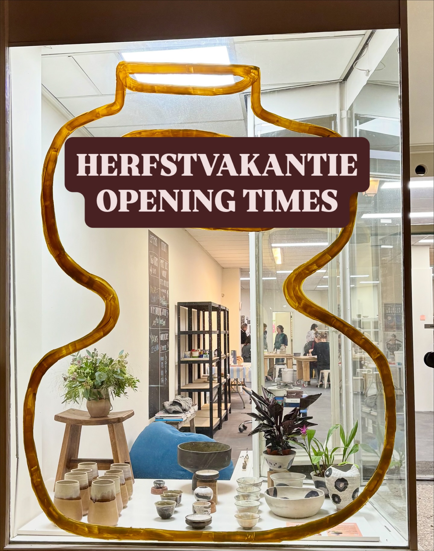 HERFSTVAKANTIE
Dear all,
This week - 20-26 October - we have different opening times due to the Herfstvakantie/ Autumn school break.
You can come collect your pottery during one of the following time slots:
WED 22/10: 10:30 - 12:30 & 19:00 - 21:00
THU 23/10 18:30 - 20:30
SAT 25/10: 10:30 - 15:30
SUN 26/10: 13:30 - 18:30
(The studio is CLOSED the rest of the time)
NEXT WEEK 📅
Back to regular pickup times
TUE: 10:00–15:00
WED: 10:00–15:00
THU: 10:00–15:00
SAT: 10:30–12:30
+ during workshop times (check studio agenda on the the day)