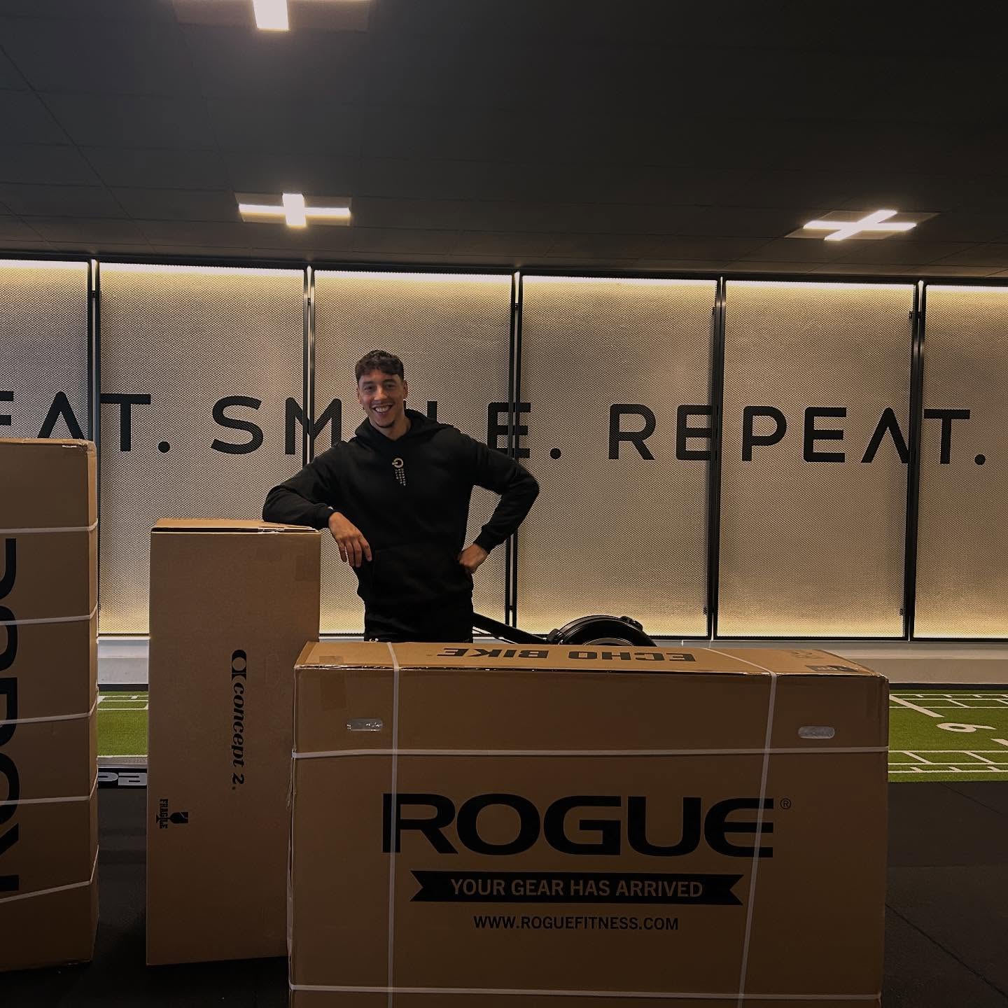 …
NEW GEAR. NEW LEVEL 🖤
Wir haben aufgerüstet – für noch mehr Power, Teamwork und Sweat.
Let’s go Qrew 🫡
#functionalfitness #bremen #bremencity #bremenviertel #viertelbremen #athlete #QuarterSportsClub #SweatSmileRepeat #FunctionalTraining #BremenFitness