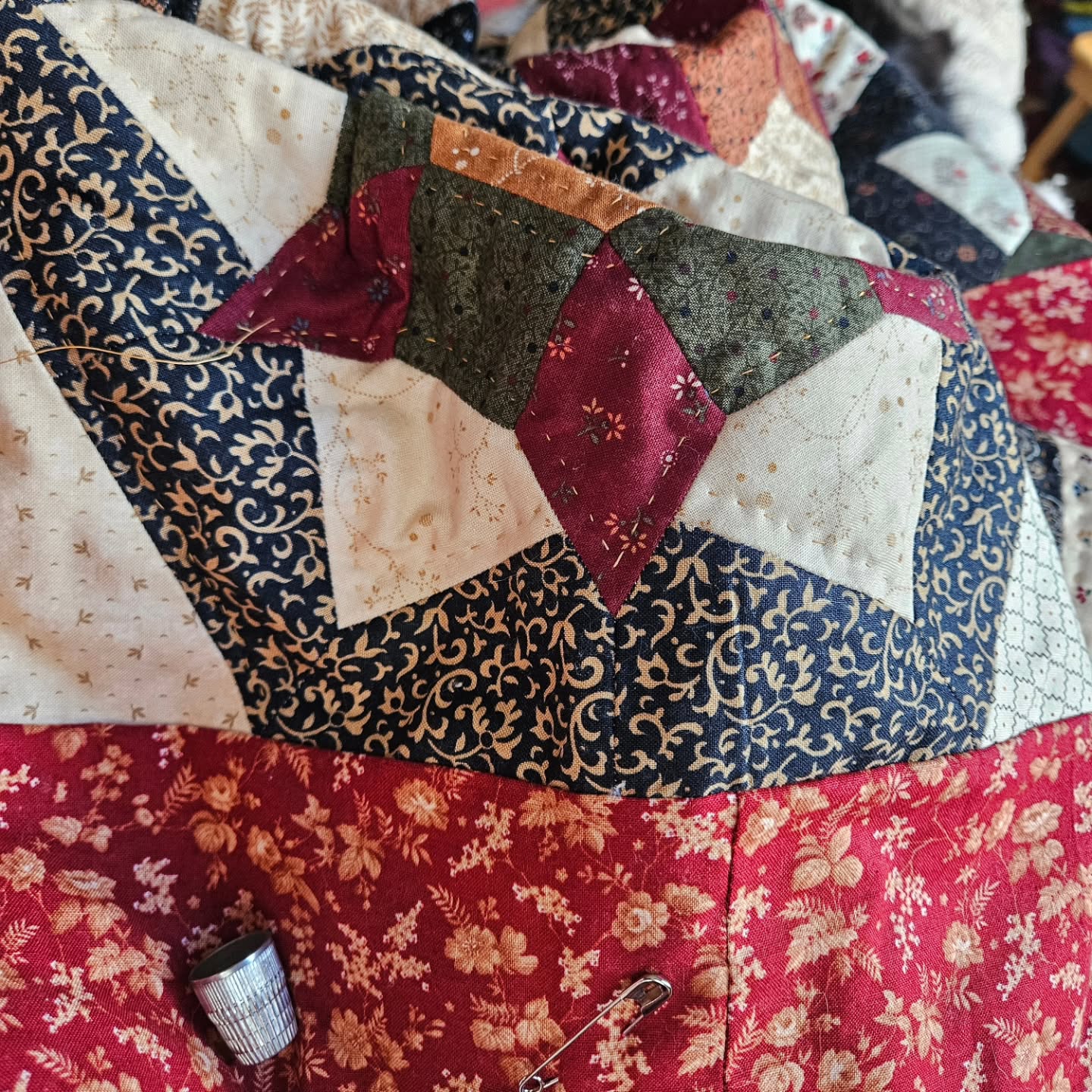 We lost power for about 18 hours here in western WA as multiple windstorms tore through the area. Thousands are still waiting for their power to come back. We were fortunate to not sustain any damage here, and I had a productive day--prepping fabric for Christmas ornaments, hand-quilting, working on a pair of fingerless gloves, finishing my personal shawl, and most importantly, snuggling and comforting our freshly neutered puppy.
And a lovely doe decided to hang out near the sheep next to our driveway this afternoon.
.
#nature #closetonature #forestliving #smallbusiness #horsenroundfiberstudio #fiberarts #fiberartisan #christmasfabric #ornaments #eppornaments #englishpaperpiecing #deer #doeadeer #doadeerafemaledeer #quilting #handquilting #crowningstarquilt