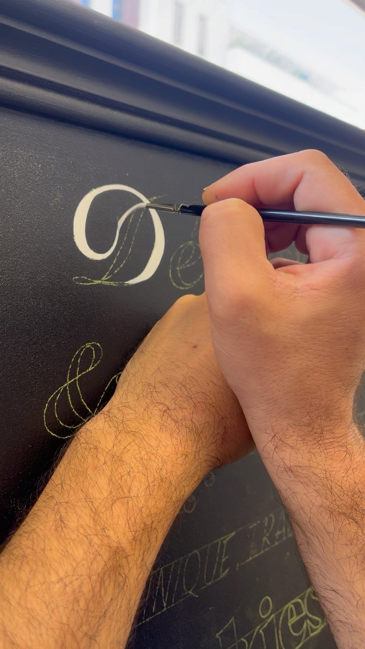 đ„ Panneau de prĂ©sentation des dĂ©gustations de @whiskyrhumco Ă Montpellier,
RĂ©novation dâun panneau existant, peinture du fond puis lettrages peint Ă la main âïž
#enseigne #enseignepeinte #peintalamain #alwayshandpaint #signpaint #signpainting #handpainting #lettering #lettrage #handlettered #handlettering #peintreenlettres #signaletique #lettrage #artisan #artisanat #artisanart #luckylucien #montpellier
