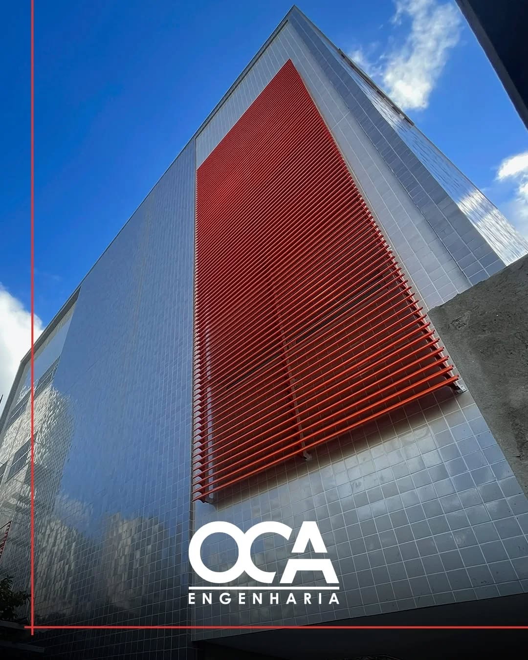 Estamos nos detalhes finais para a entrega da obra do novo anexo do Colégio Equipe 👷♂️
O Projeto conta com Brises em alumínio na fachada, que além de auxiliar no controle térmico para o interior da edificação traz uma identidade visual marcante. 🏗
A OCA ENGENHARIA segue avançando e em breve mostraremos o resultado final deste projeto. 🚀